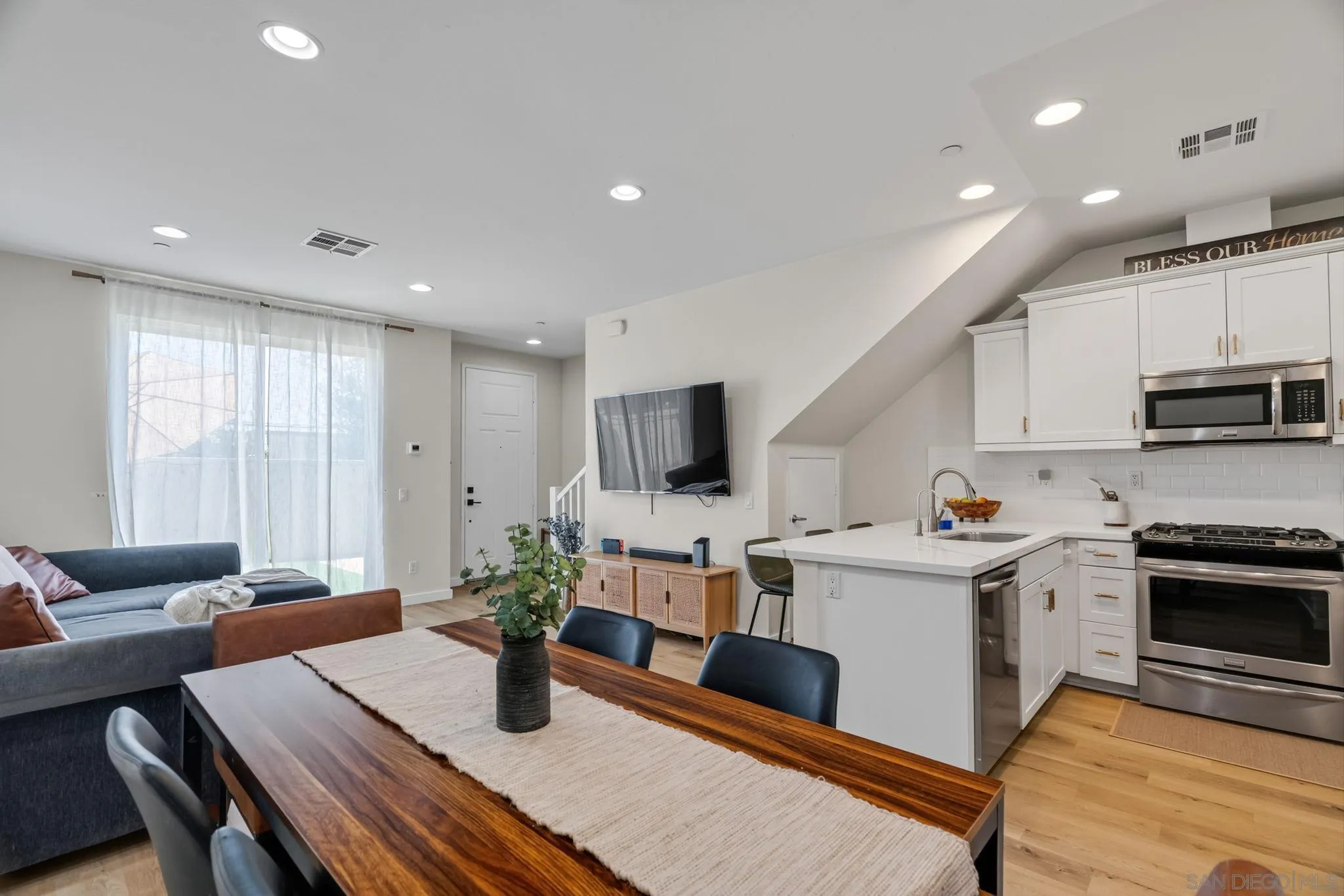 https://cdn.realtyfeed.com/cdn/127/260017297/b82adf4a7ce155150a09ad04ae8e945f.webp