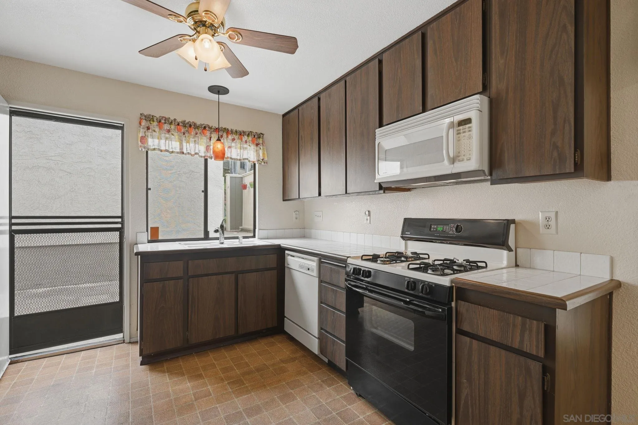 Photo #4: 260017302 Listing: Photo #4