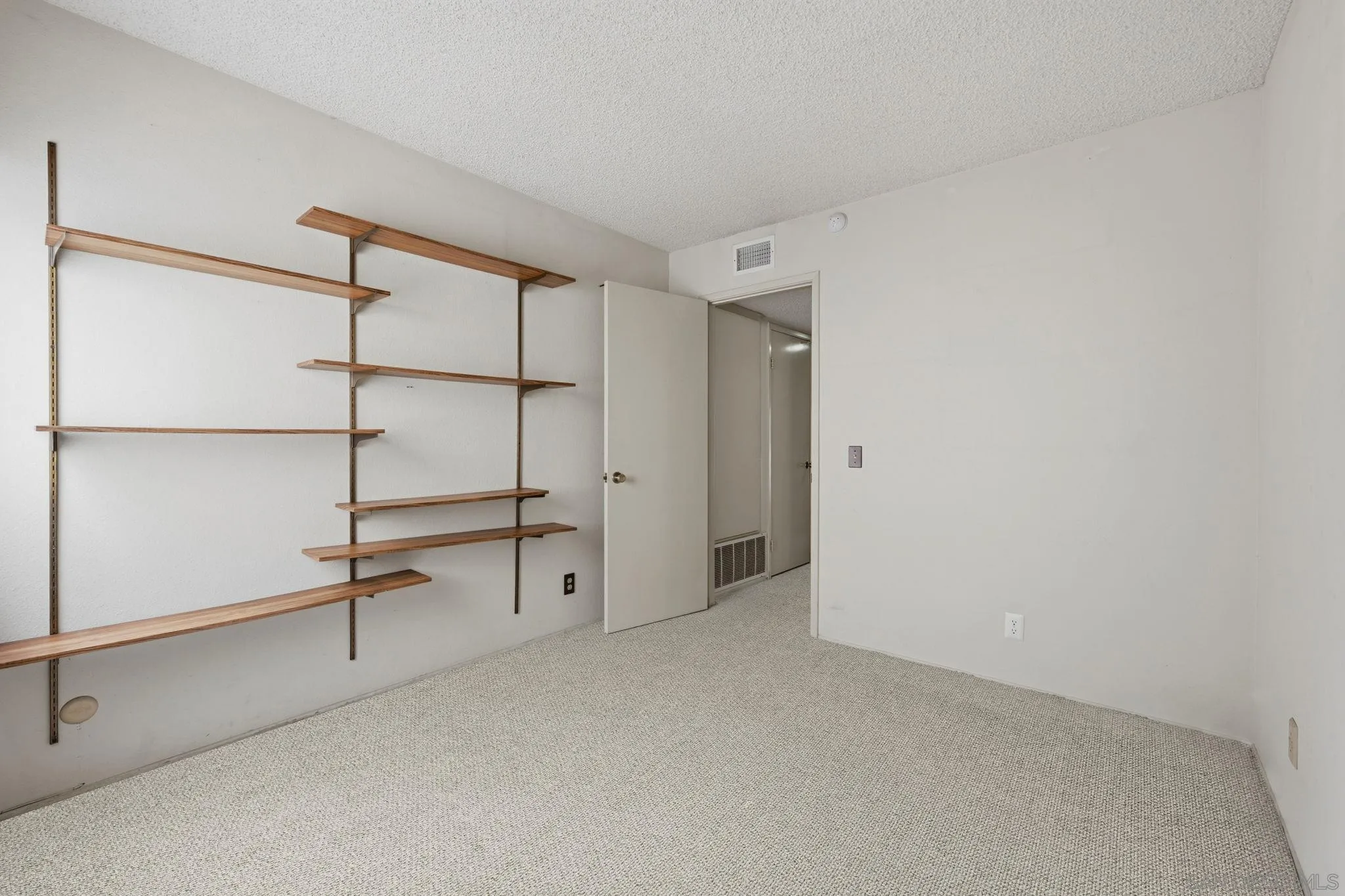 Photo #33: 260017302 Listing: Photo #33