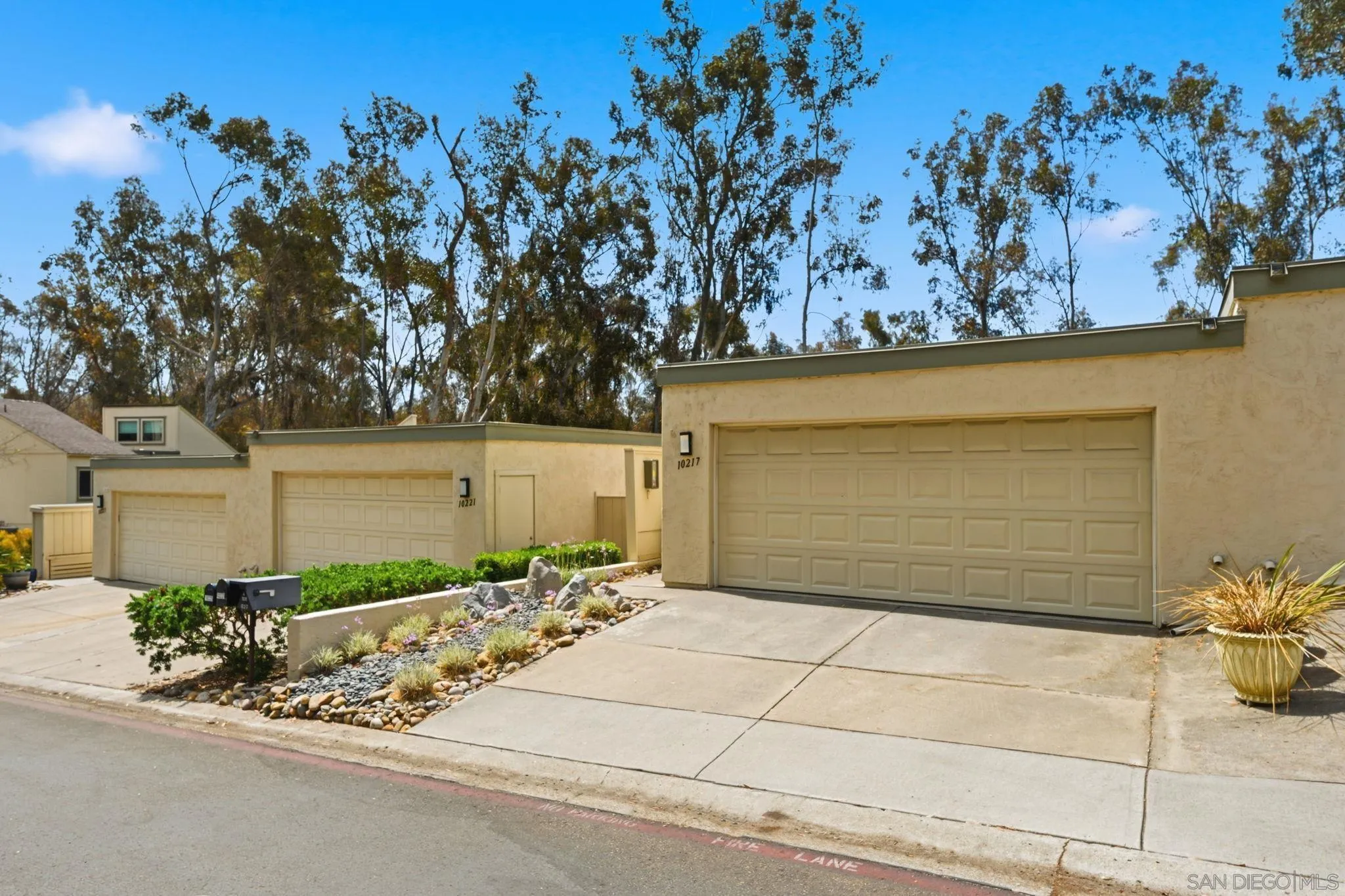 Photo #1: 260017302 Listing: Photo #1