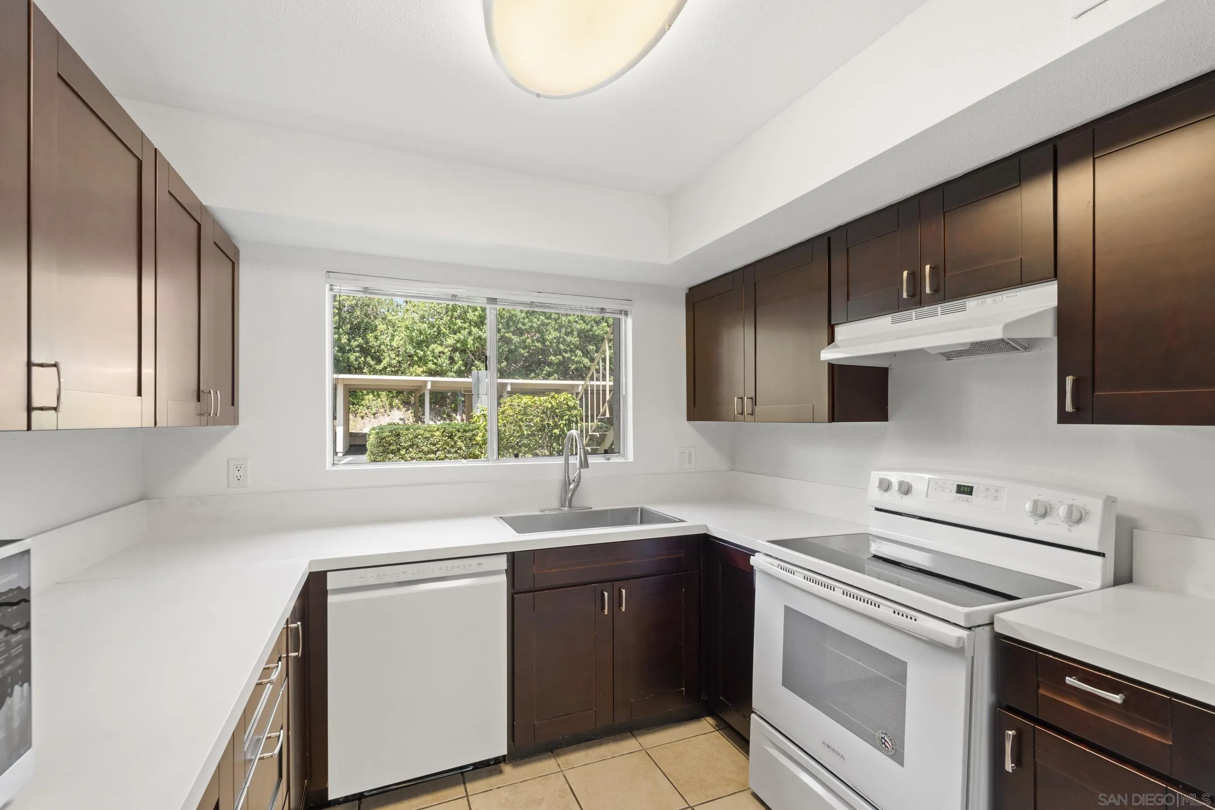 Photo #2: 260017304 Listing: Photo #2