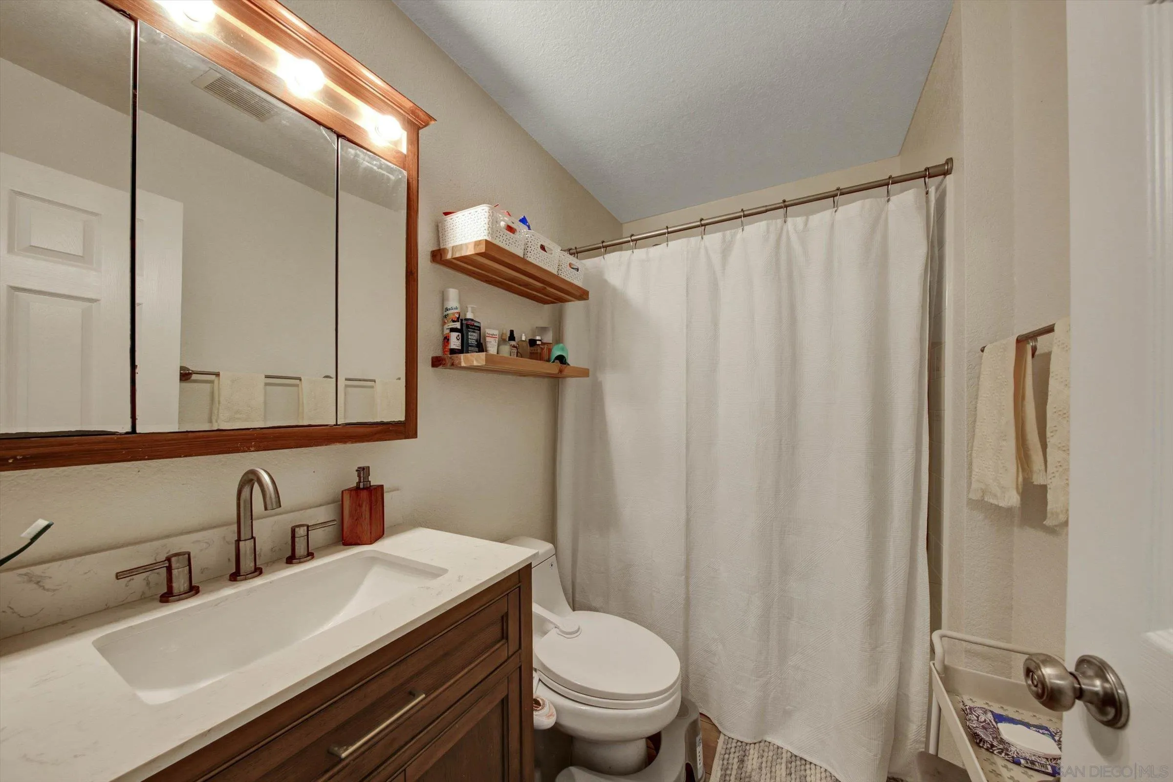 https://cdn.realtyfeed.com/cdn/127/260017306/45ec6aa3a0ac4878fde1c486460565fe.webp