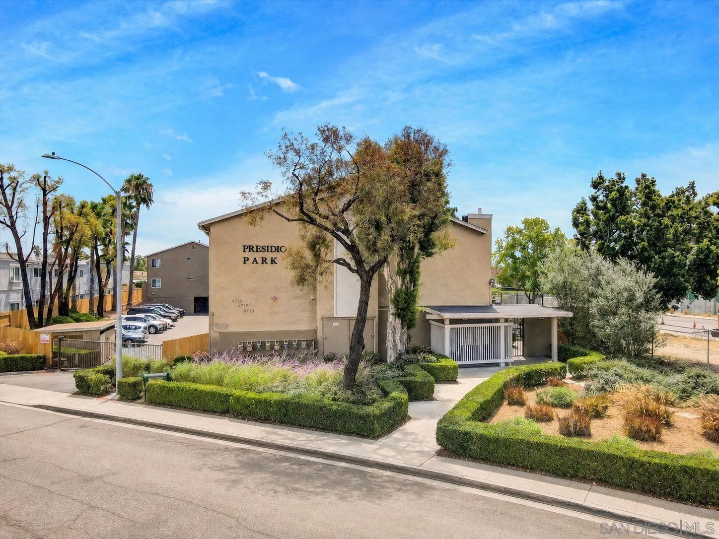 https://cdn.realtyfeed.com/cdn/127/260017306/f943f0b90bc5445447a8289322e8a1e2.webp