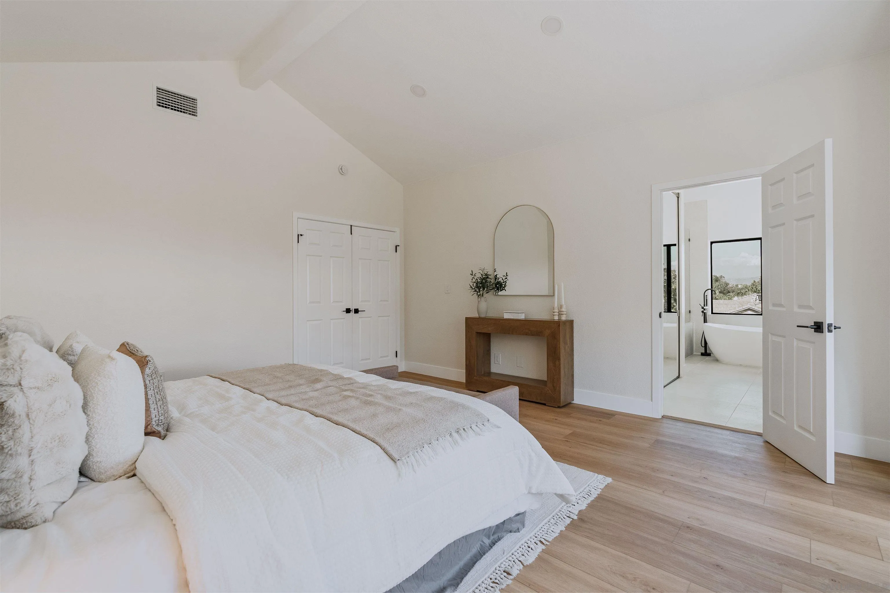 https://cdn.realtyfeed.com/cdn/127/260017318/16286dacd462198085aa549dd7b444c3.webp