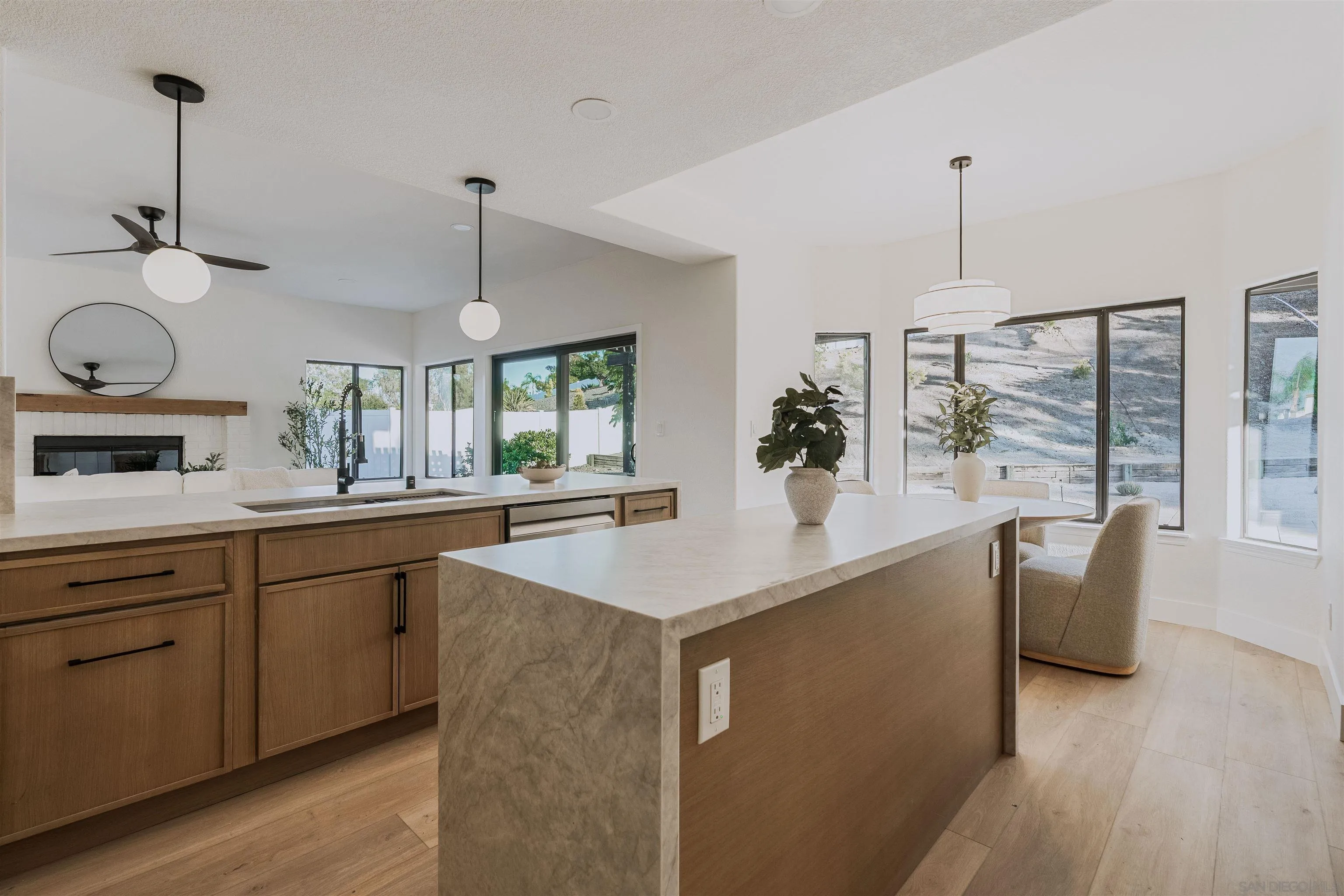 https://cdn.realtyfeed.com/cdn/127/260017318/706d9ba5c0f792c5aeb24df09d053aa0.webp