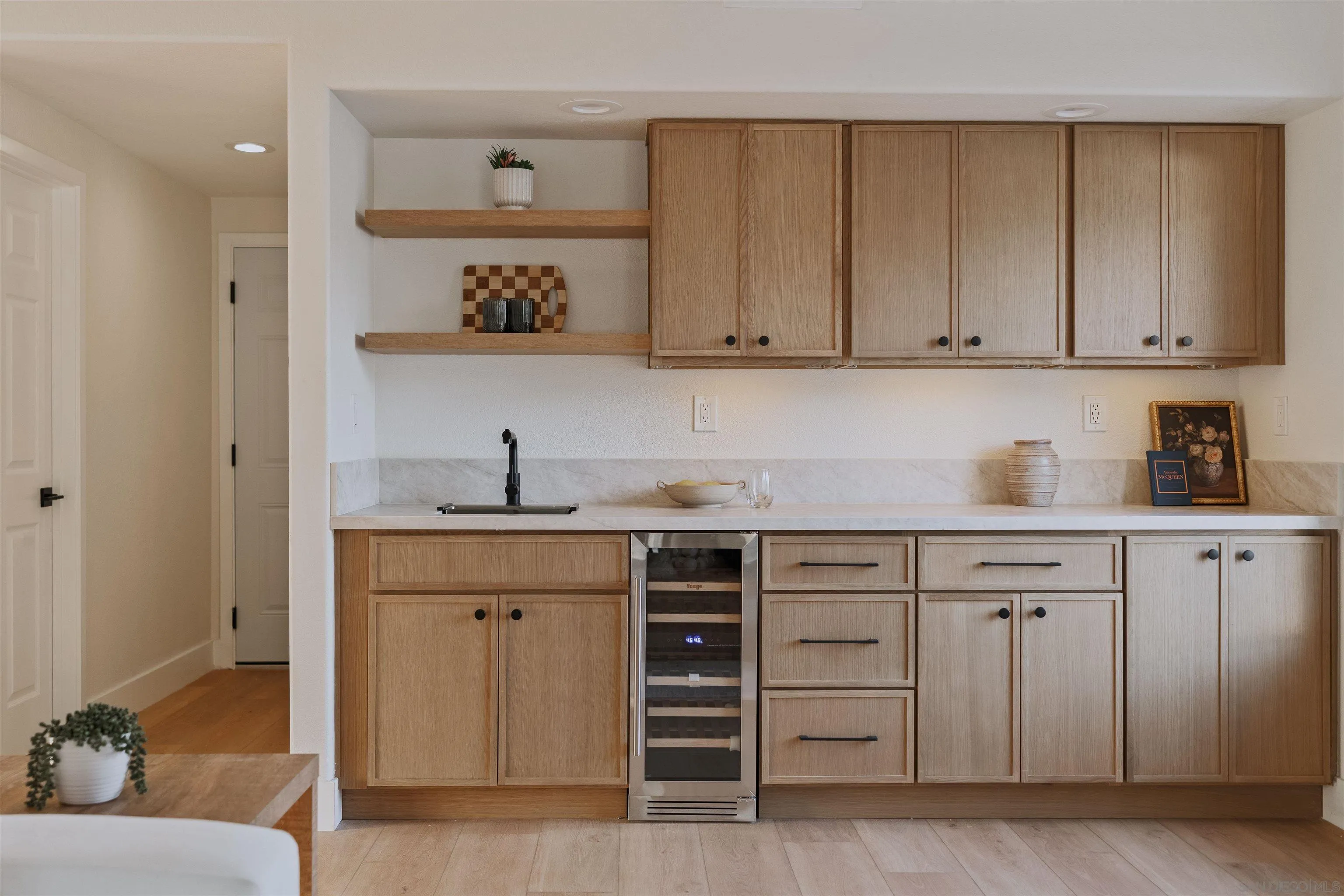 https://cdn.realtyfeed.com/cdn/127/260017318/82a013dd4a49452240e2f33d898b87cb.webp