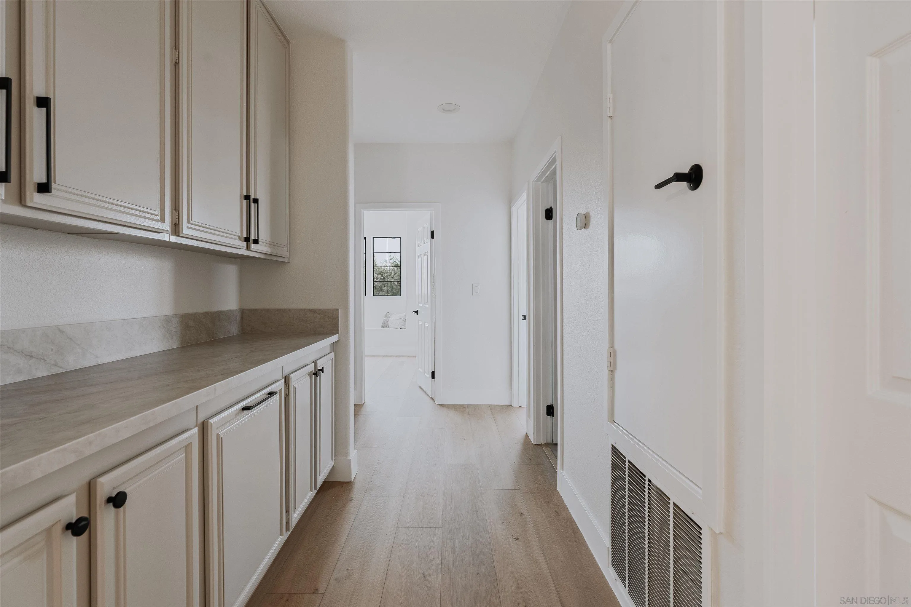 https://cdn.realtyfeed.com/cdn/127/260017318/8f47682cdd53a26e55a00c6797a681ef.webp