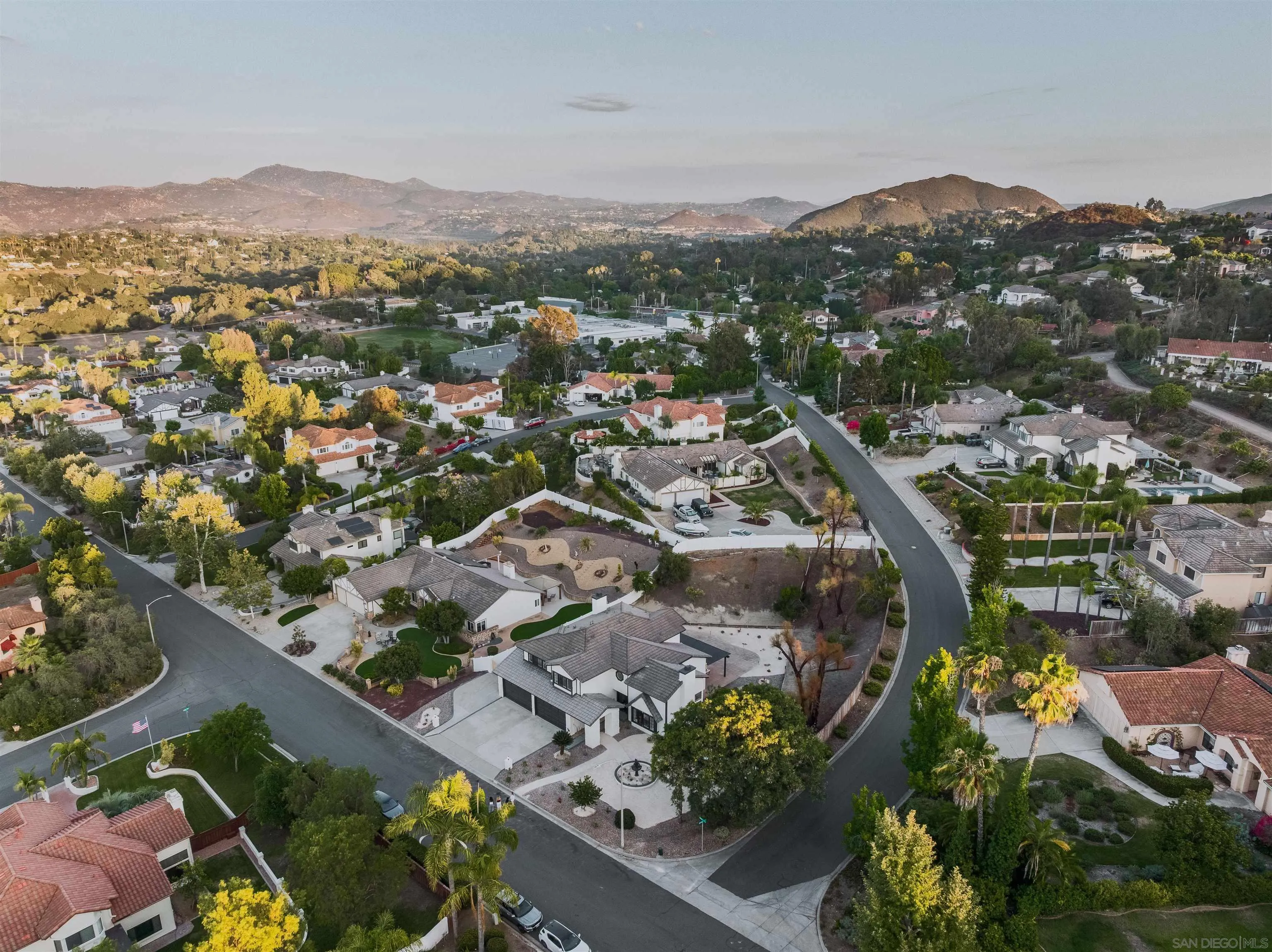 https://cdn.realtyfeed.com/cdn/127/260017318/90796cc219f4b2f1c21999795d441d8d.webp