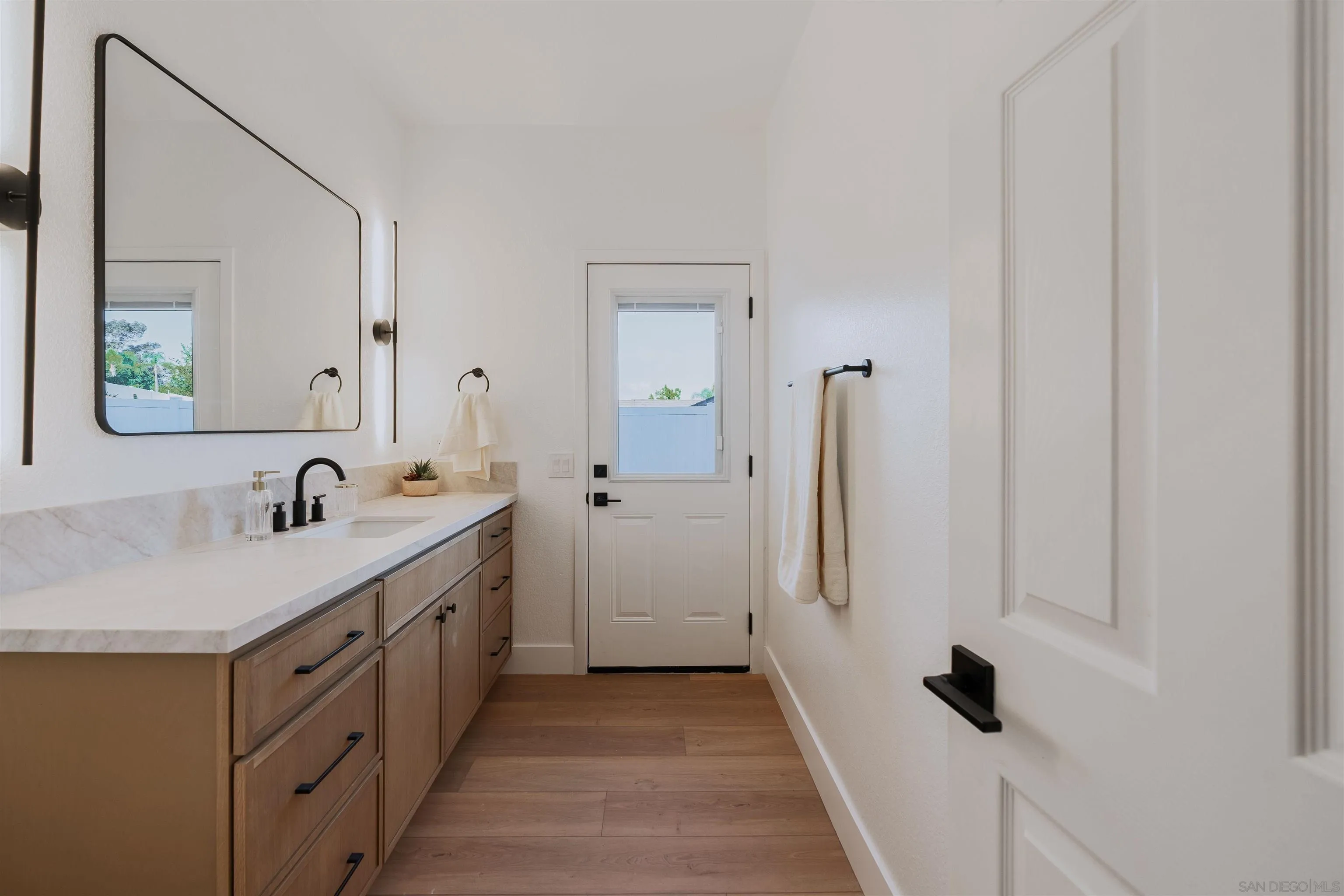 https://cdn.realtyfeed.com/cdn/127/260017318/b18ce09a24449823ab45628e557394cd.webp