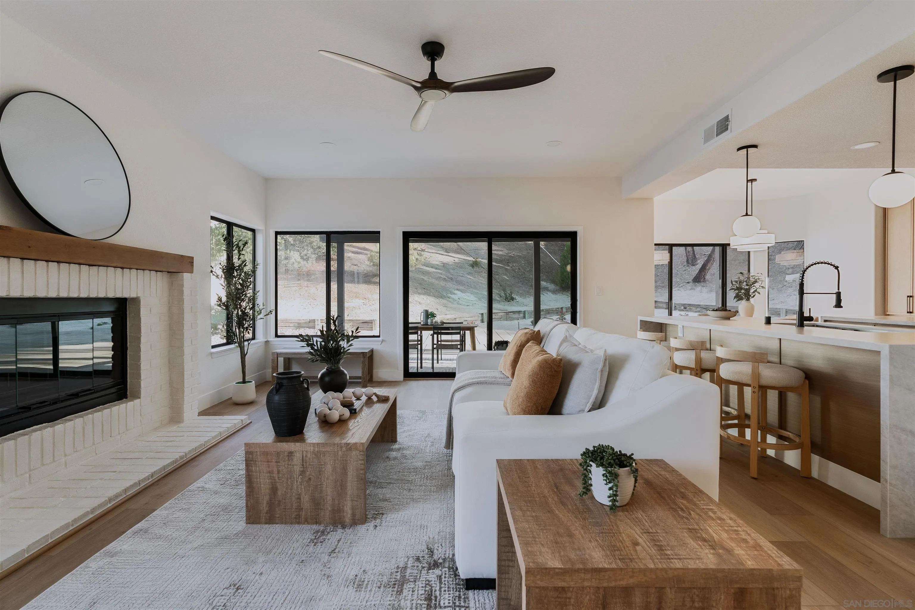 https://cdn.realtyfeed.com/cdn/127/260017318/b8b0e5224626b7b9c131ed17b7d0de6c.webp