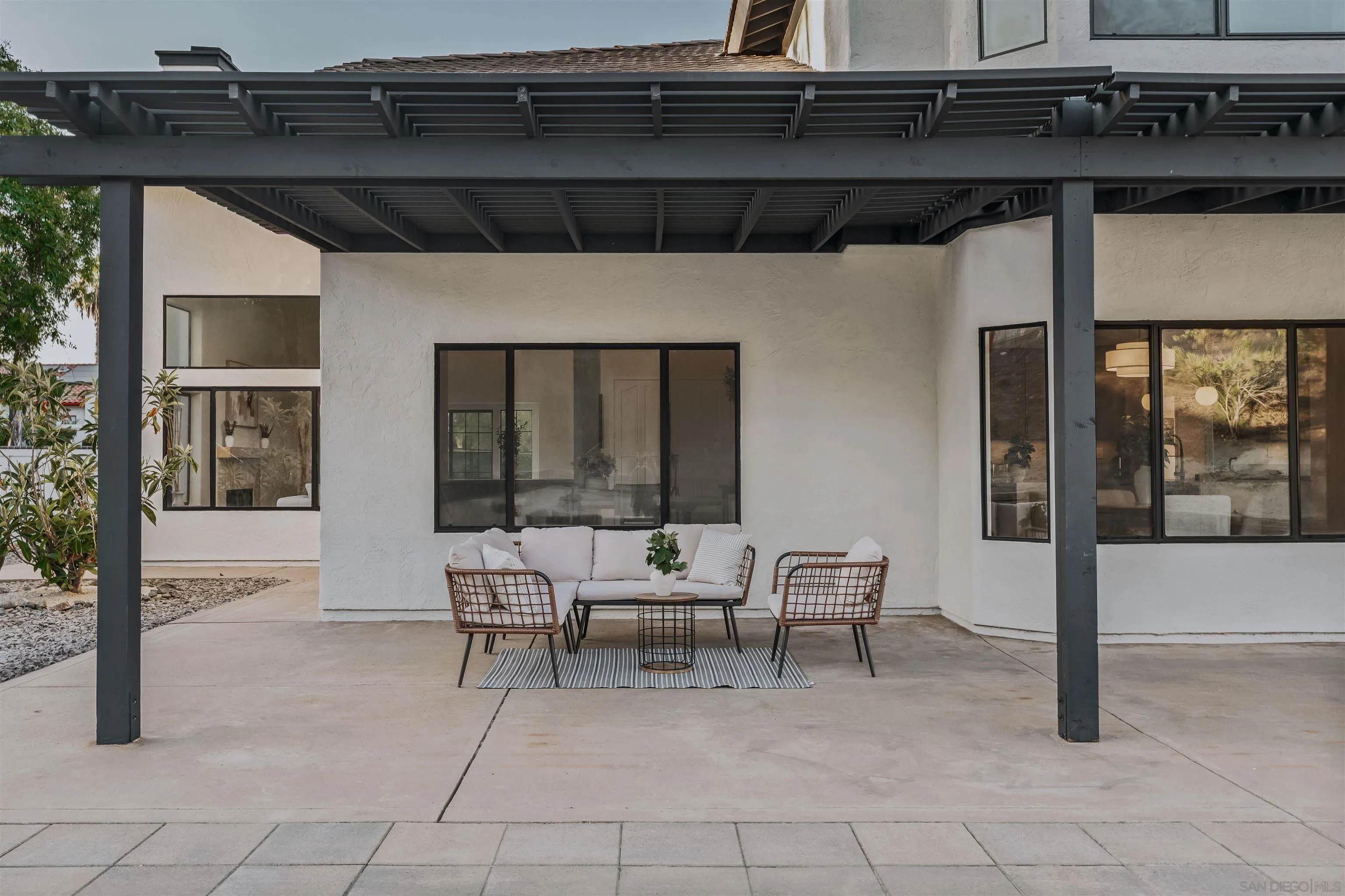 https://cdn.realtyfeed.com/cdn/127/260017318/ca2933096576e4d841fefe2f0013d898.webp