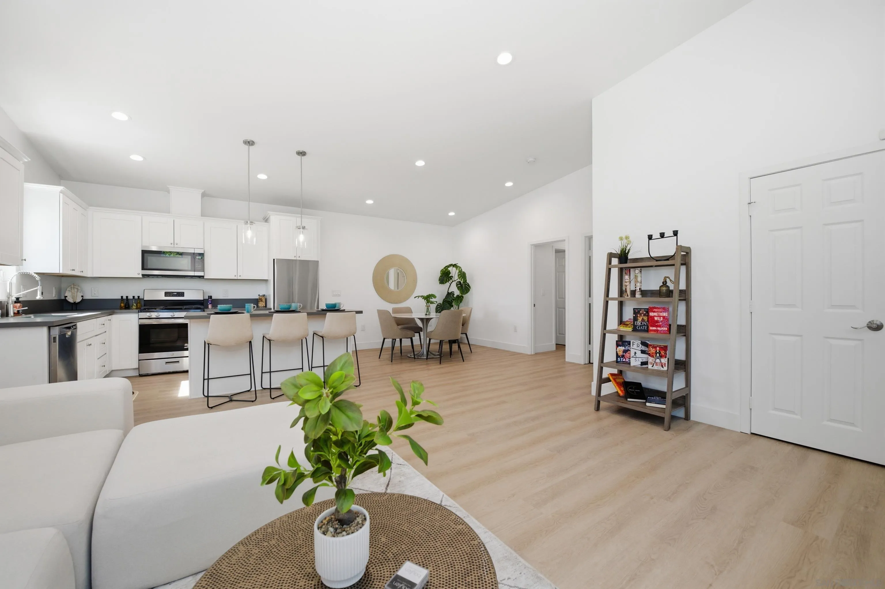 https://cdn.realtyfeed.com/cdn/127/260017328/6b7ab9bb3e0f200ef8a8f6d982fb7afe.webp