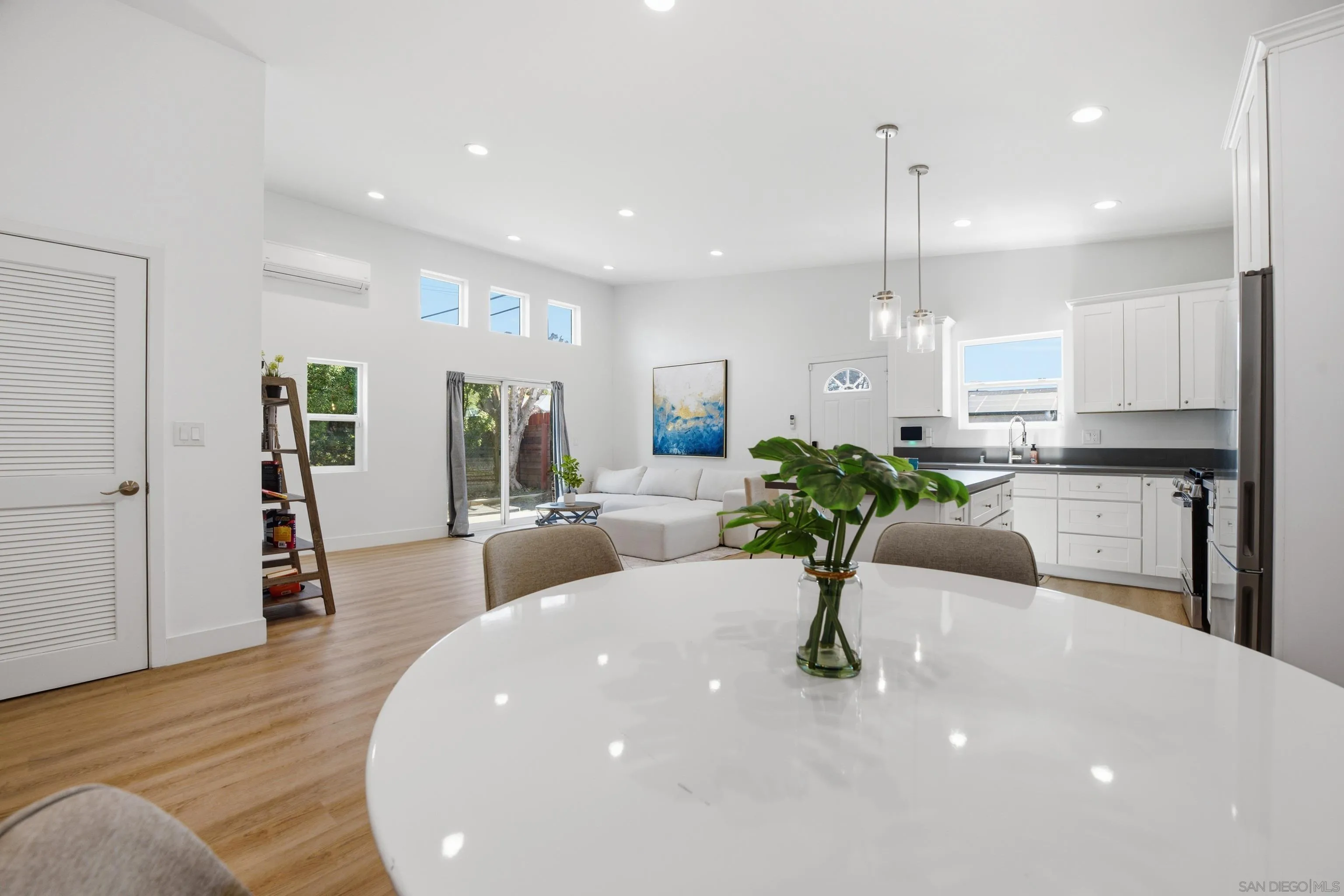 https://cdn.realtyfeed.com/cdn/127/260017328/9079157d73c9b1fc90485f30e2b67b6e.webp