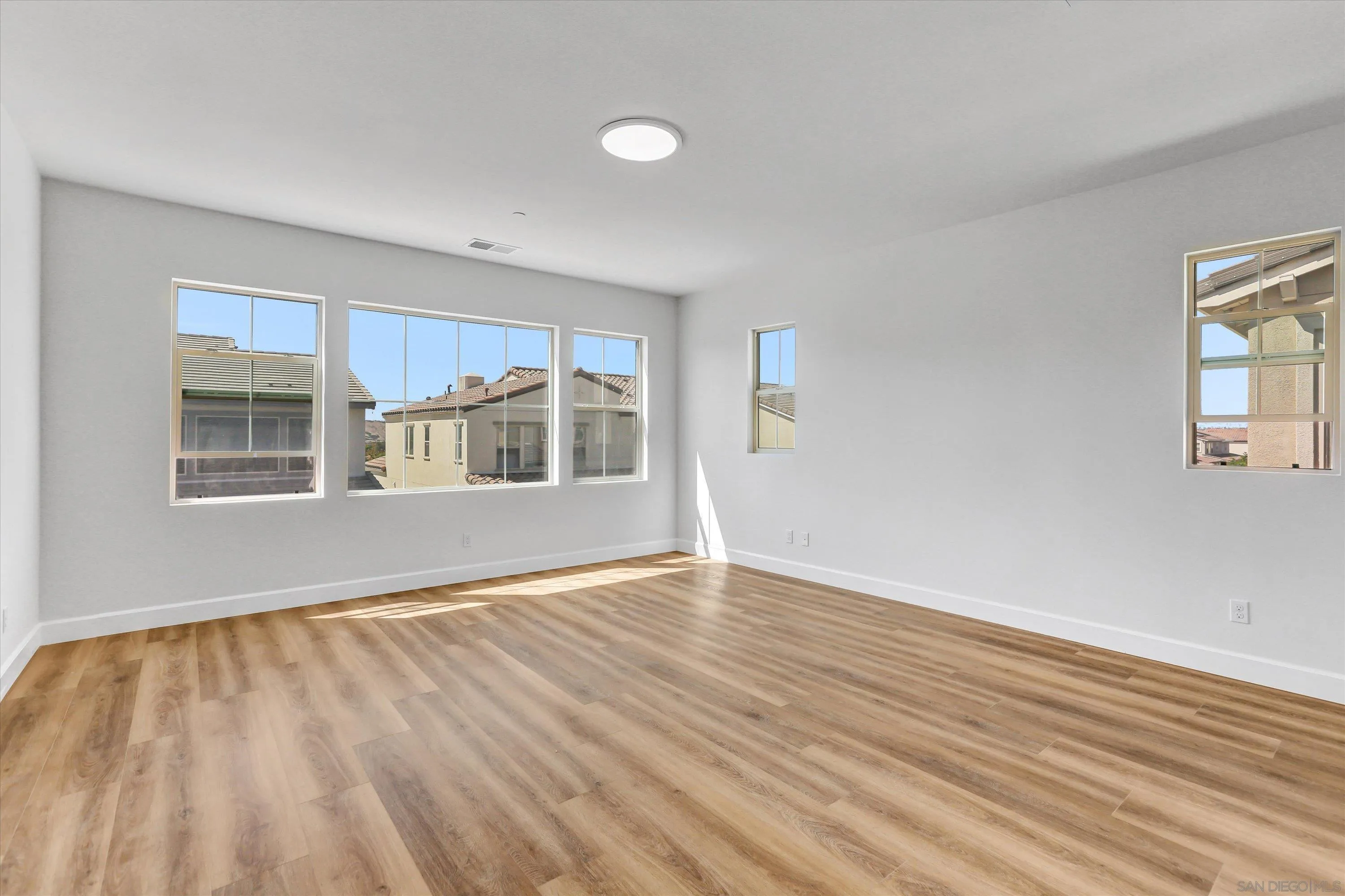 https://cdn.realtyfeed.com/cdn/127/260017334/199562b82d20c2d24a375b8aa2f3aecf.webp