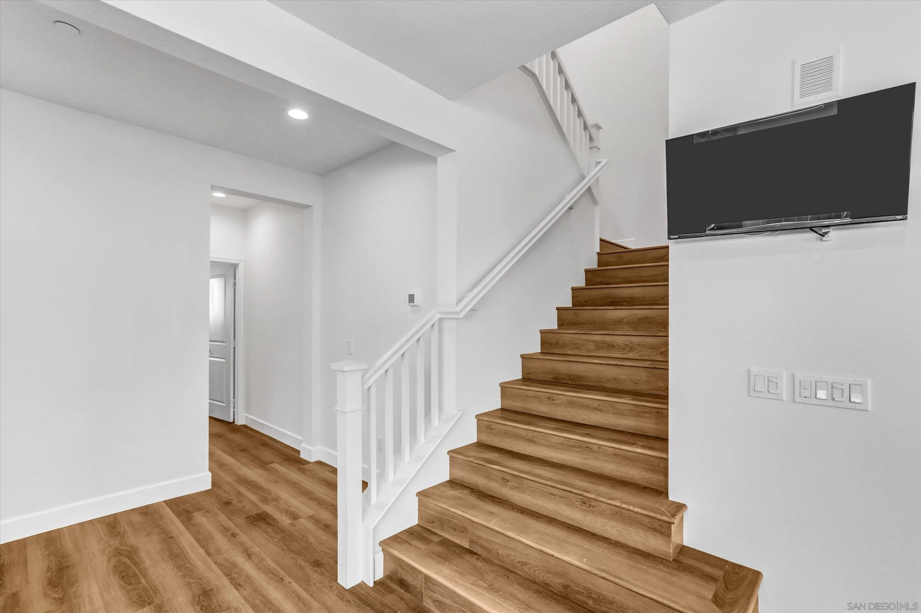 https://cdn.realtyfeed.com/cdn/127/260017334/1dca4825920e624ec40bd65f3fd414d4.webp