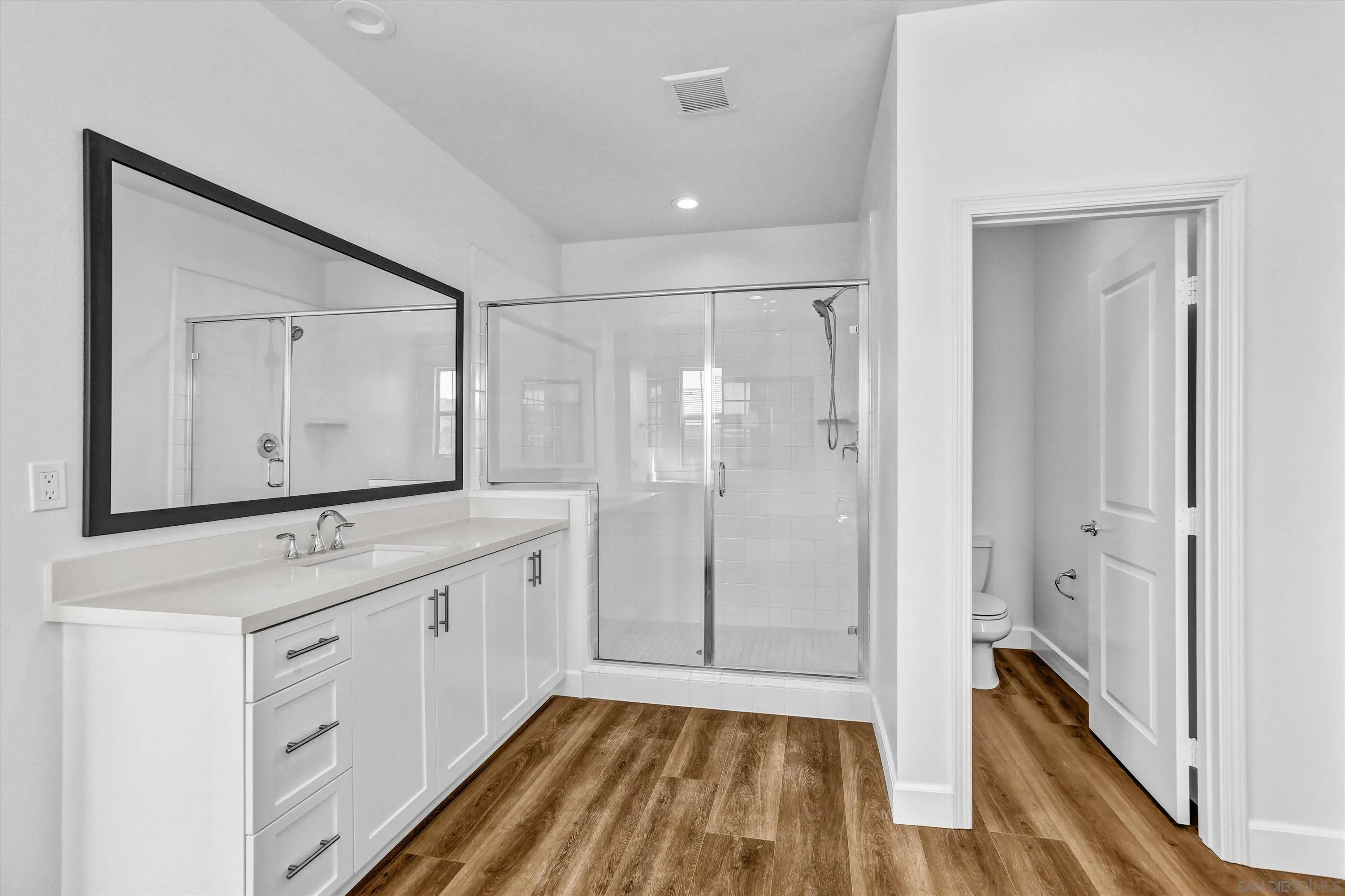 https://cdn.realtyfeed.com/cdn/127/260017334/2b81b908f908148bf44654dd88348dc2.webp