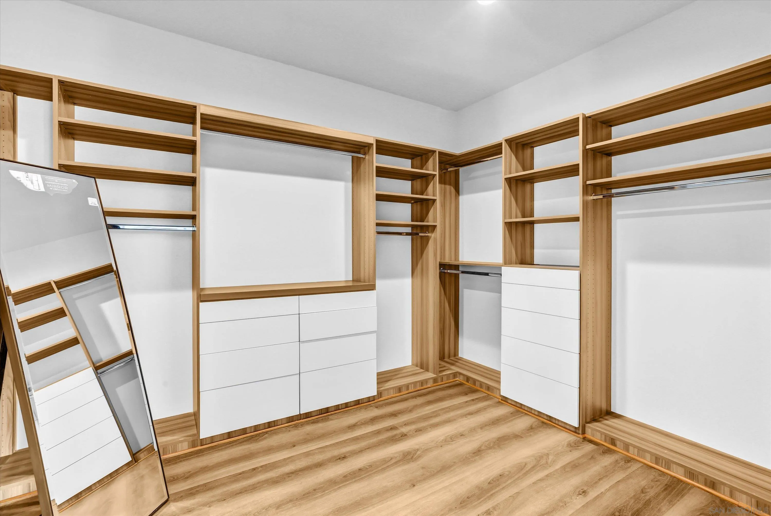 https://cdn.realtyfeed.com/cdn/127/260017334/3f51e3c21b4a90dee50d6f9cae186552.webp