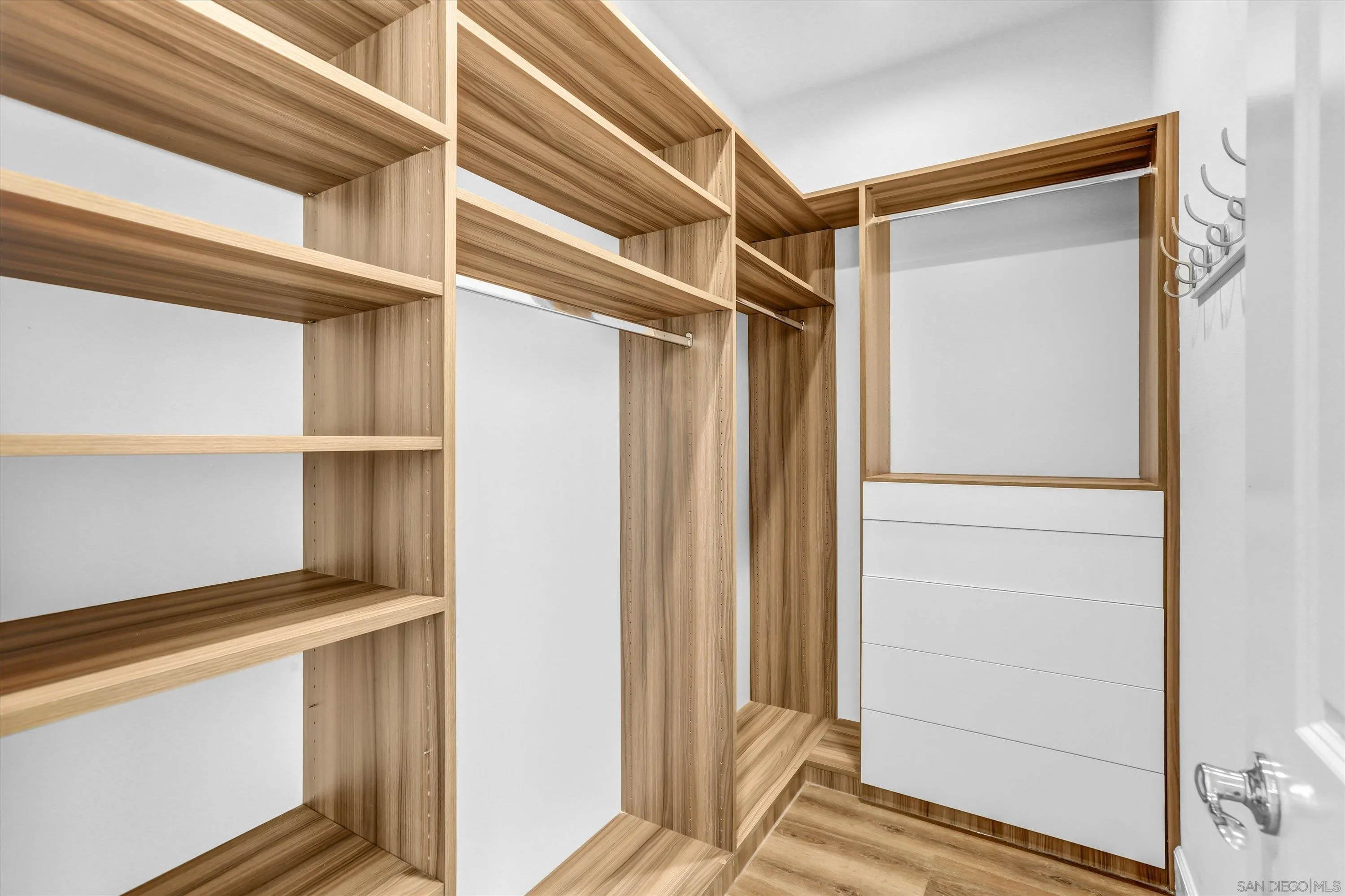 https://cdn.realtyfeed.com/cdn/127/260017334/4f5b2514ff69c3baf0add96f1b58b66a.webp