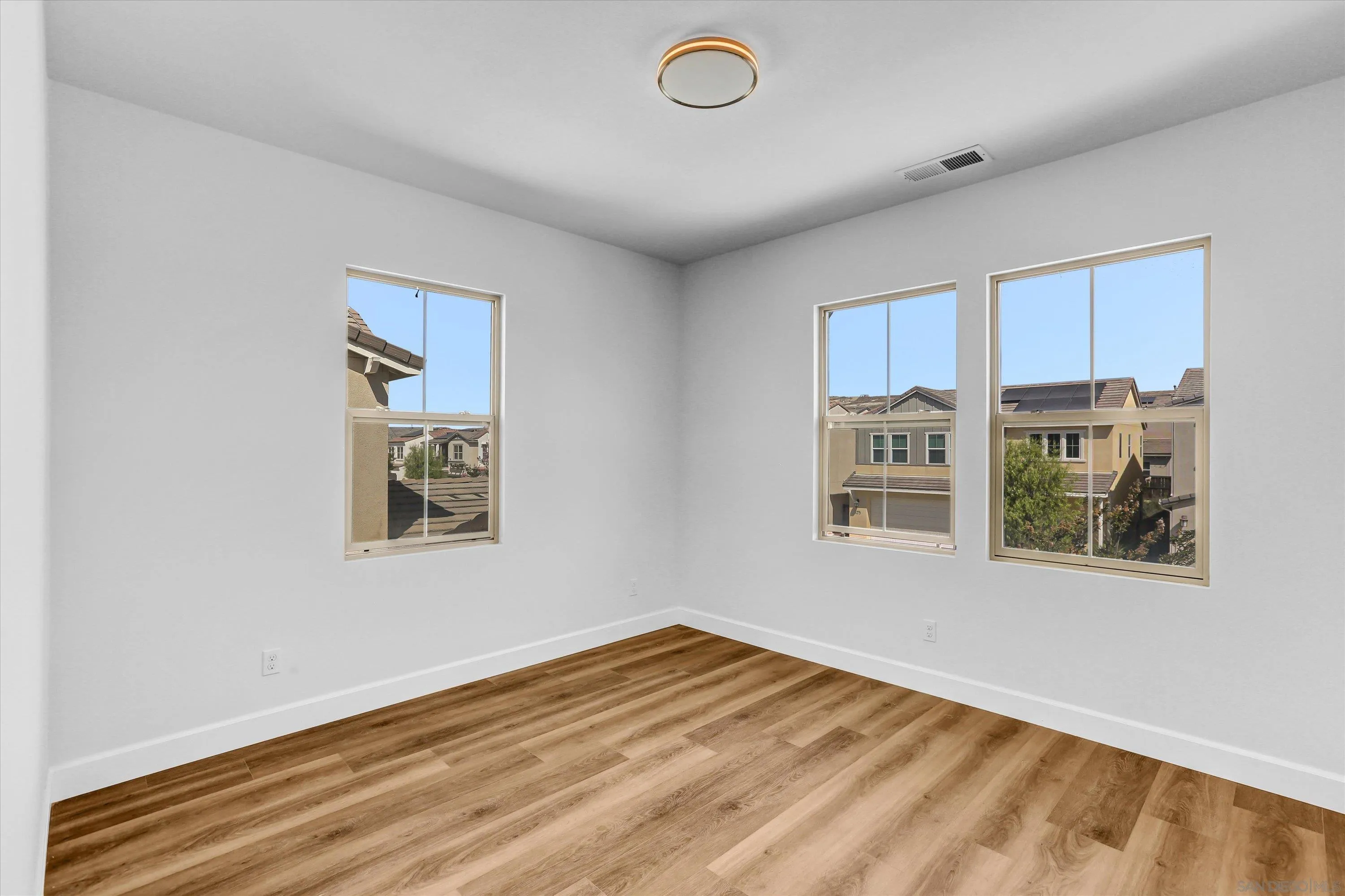 https://cdn.realtyfeed.com/cdn/127/260017334/55afa8616a7533d8641ddb2b5328f905.webp