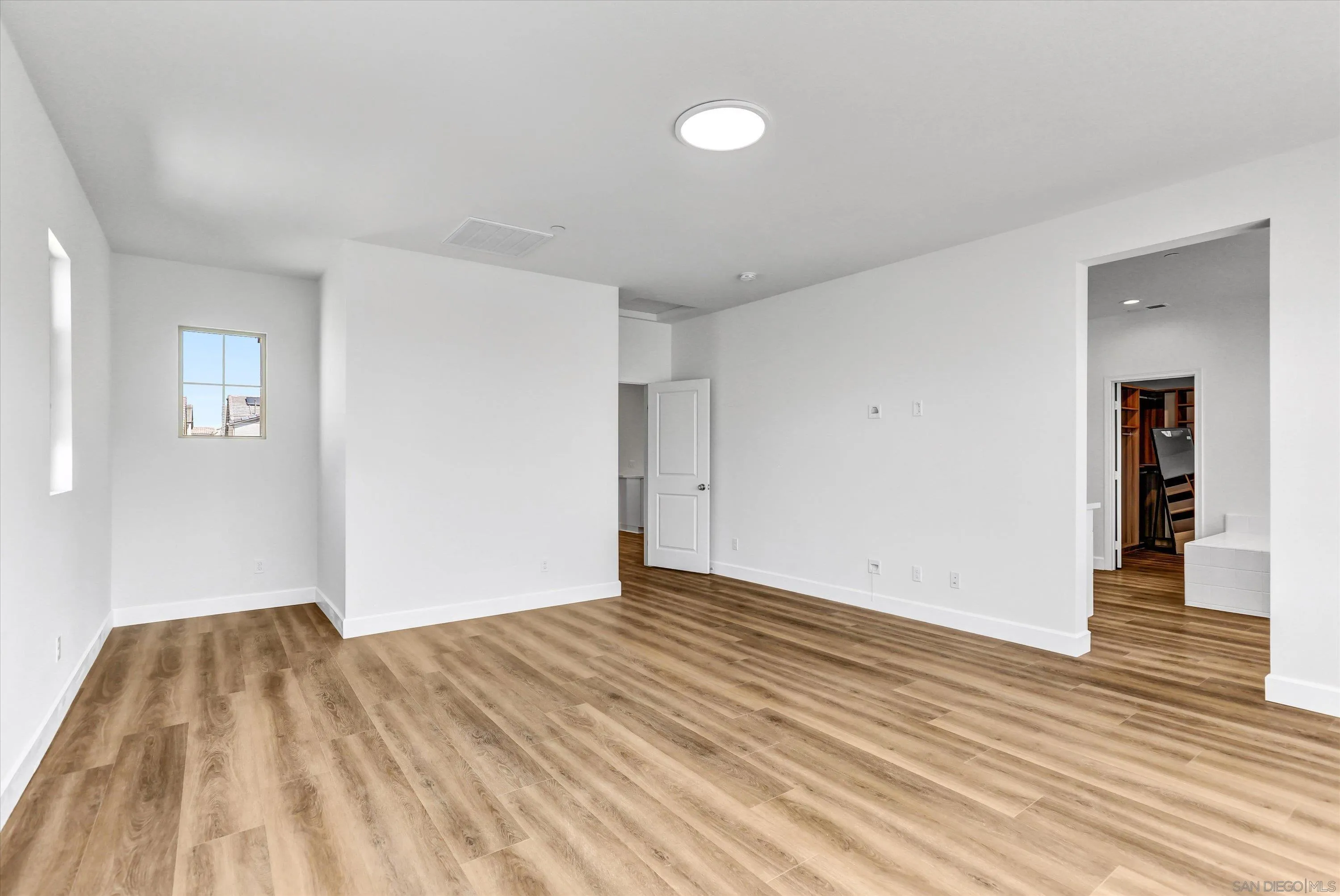 https://cdn.realtyfeed.com/cdn/127/260017334/6cd8cbe6e2b59490ec188e7980d6d7a2.webp
