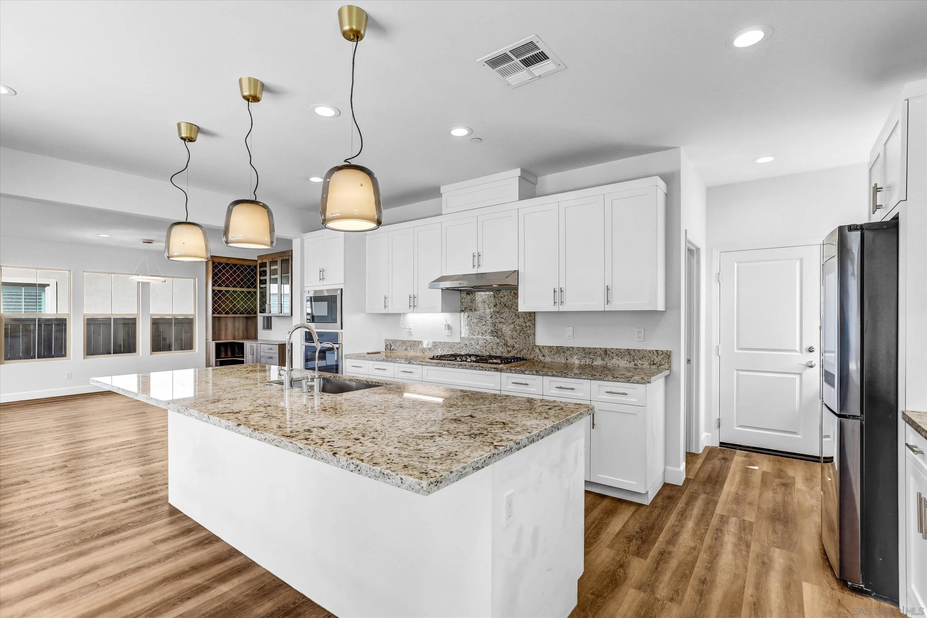 https://cdn.realtyfeed.com/cdn/127/260017334/7e9a03bc67b0165c4fb942bbe2d7d5f8.webp