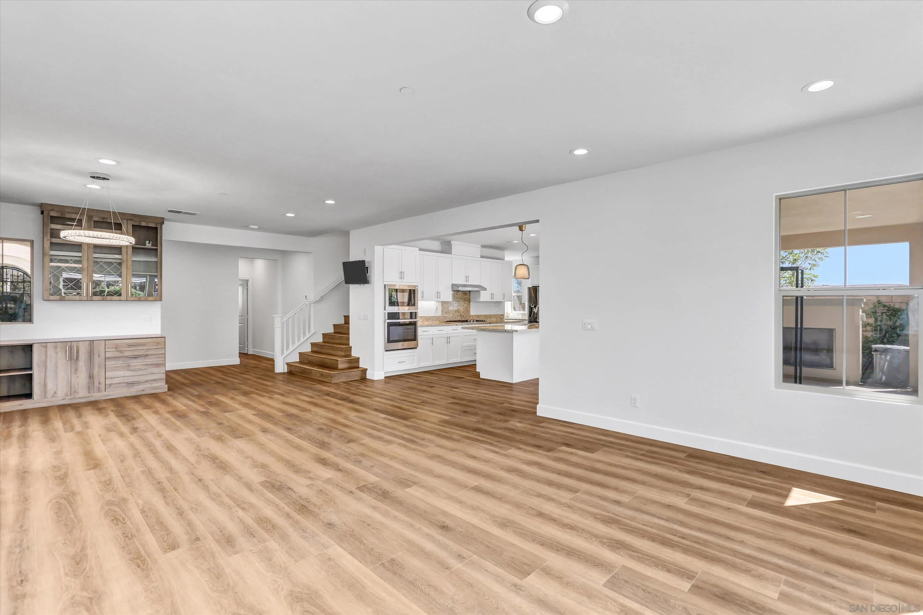 https://cdn.realtyfeed.com/cdn/127/260017334/c4e8e7bc00779b2427b4e2fa2f895375.webp