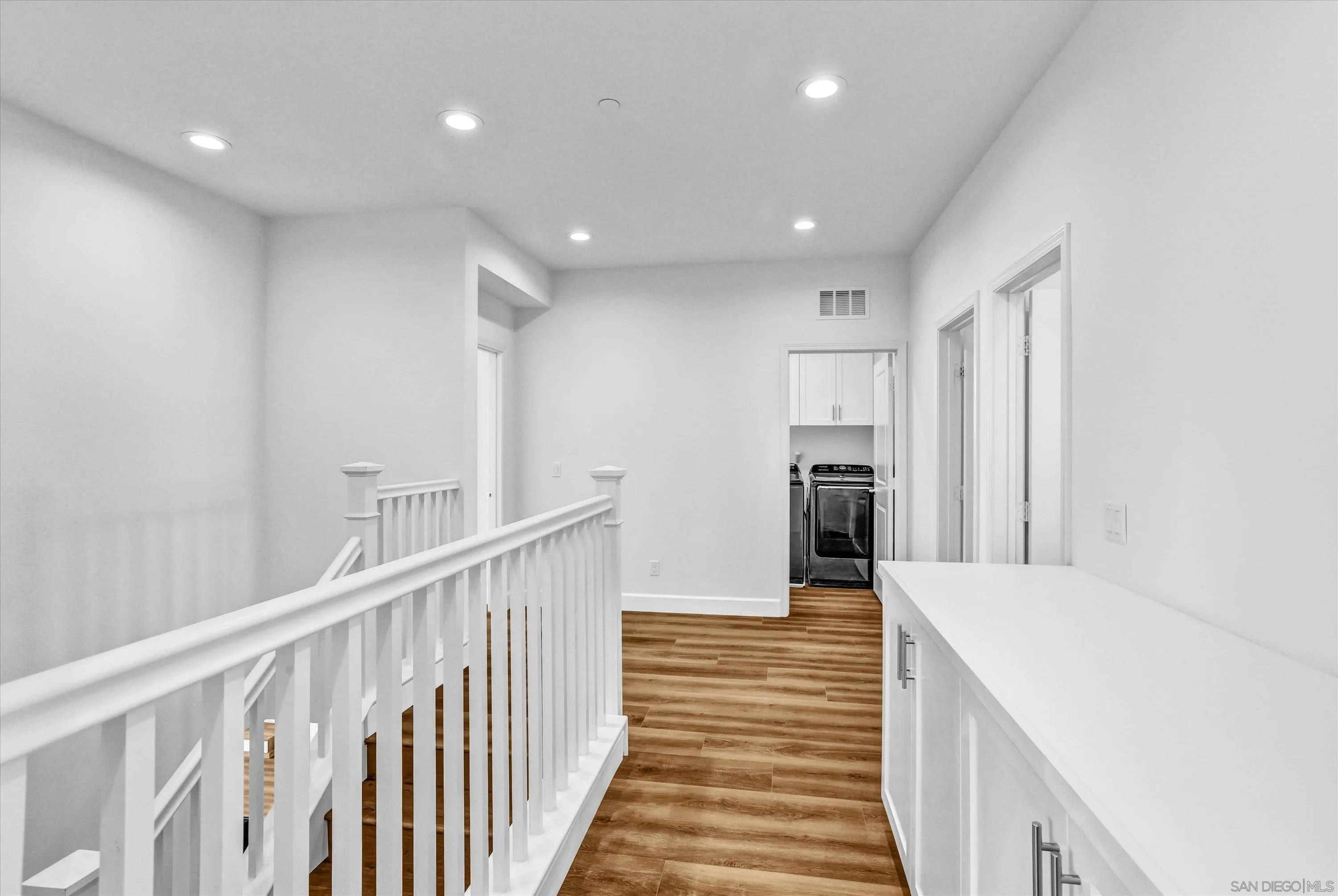 https://cdn.realtyfeed.com/cdn/127/260017334/ec75f652249d9a1968e14a9249a3d288.webp