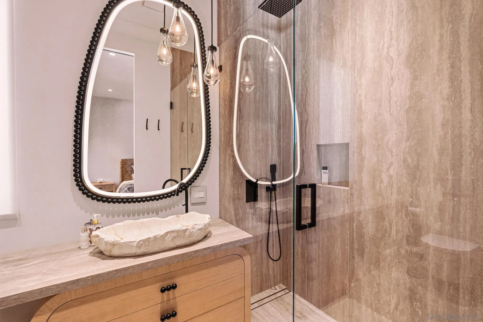 https://cdn.realtyfeed.com/cdn/127/260017341/150ebb8f4bb3f6064b16f230be1f8b07.webp