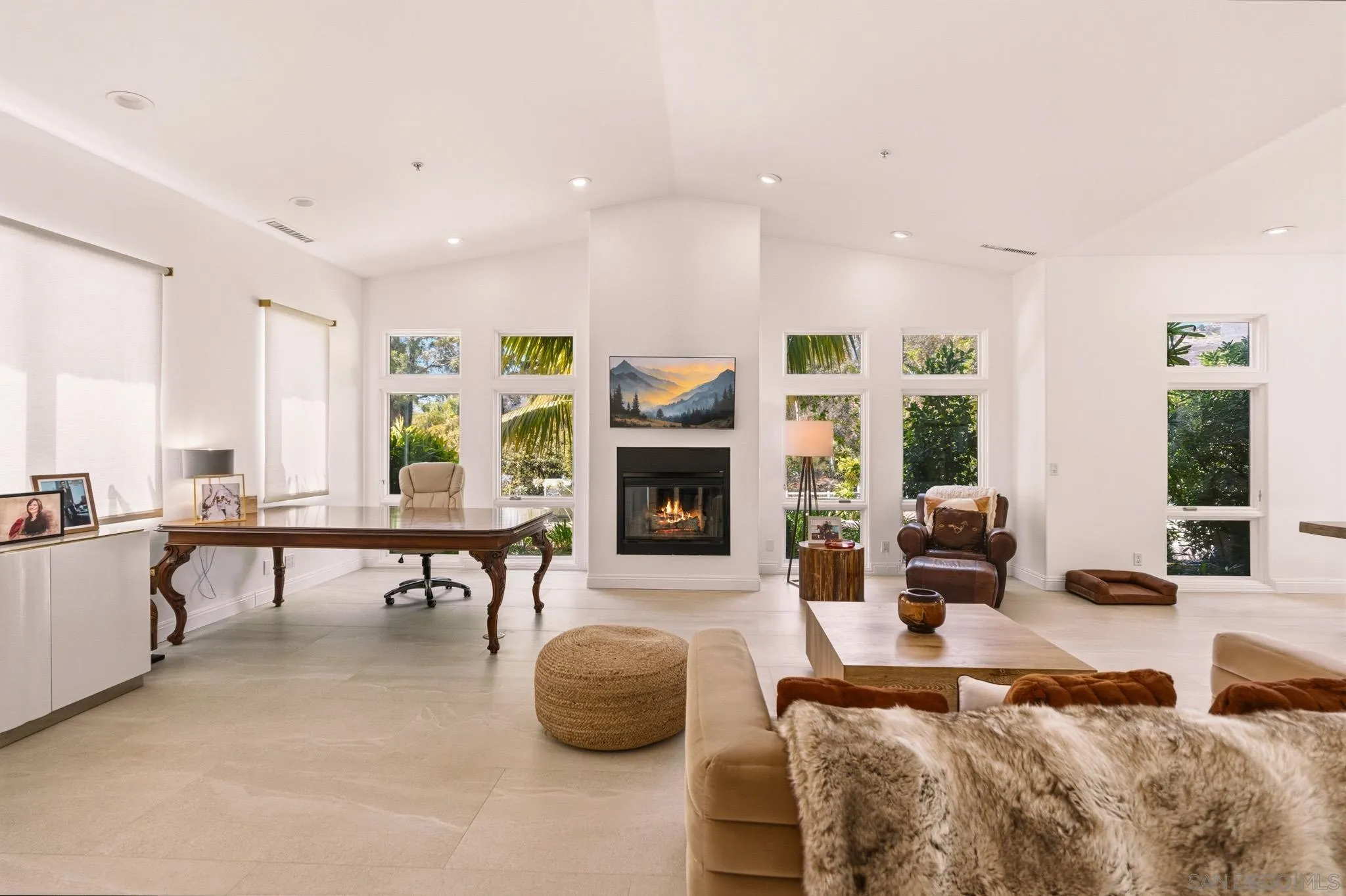 https://cdn.realtyfeed.com/cdn/127/260017341/21b7e33d3c1bda3bb3d87564ad92c5eb.webp
