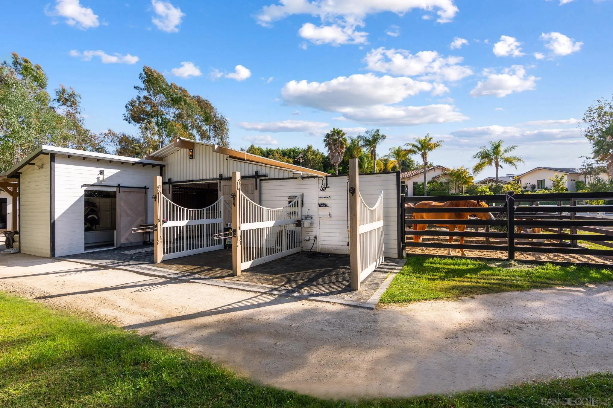 https://cdn.realtyfeed.com/cdn/127/260017341/50d54ff6947660fd1f602bb7ac04e84b.webp
