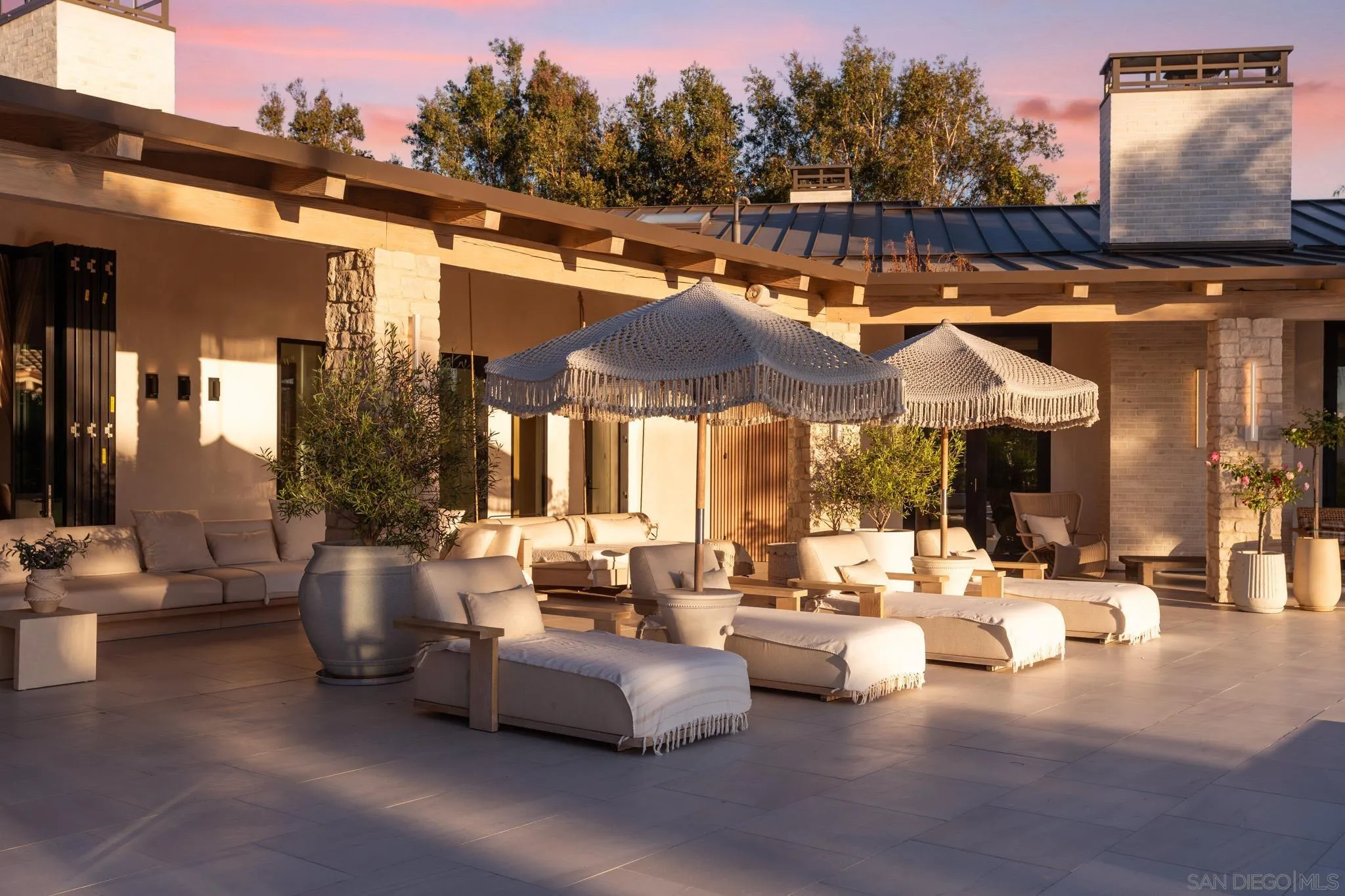 https://cdn.realtyfeed.com/cdn/127/260017341/5e986ae500f5ae37899ee45903d7d3af.webp