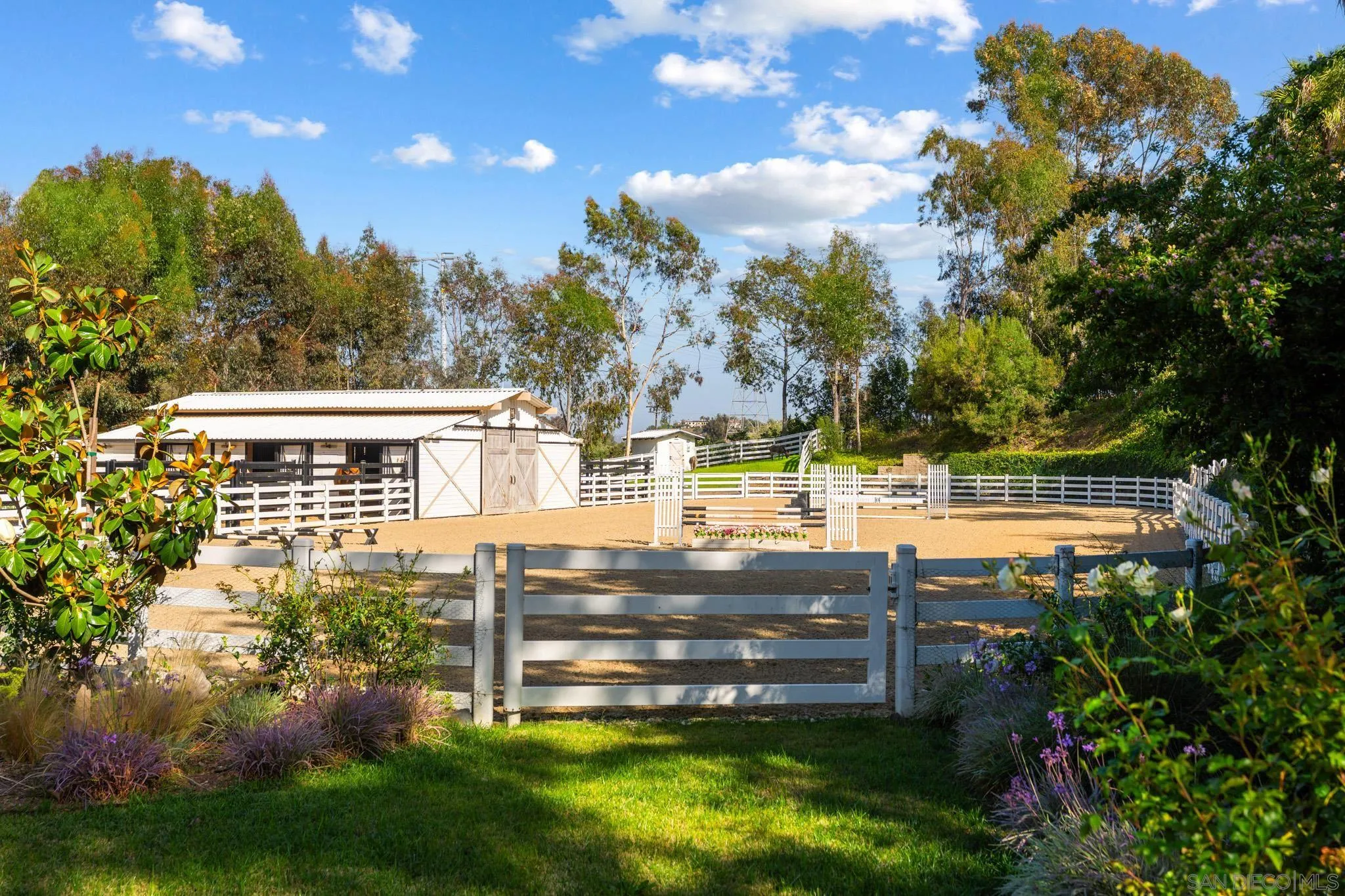 https://cdn.realtyfeed.com/cdn/127/260017341/66bd97dc785adf3d1d8848a963a27fcf.webp