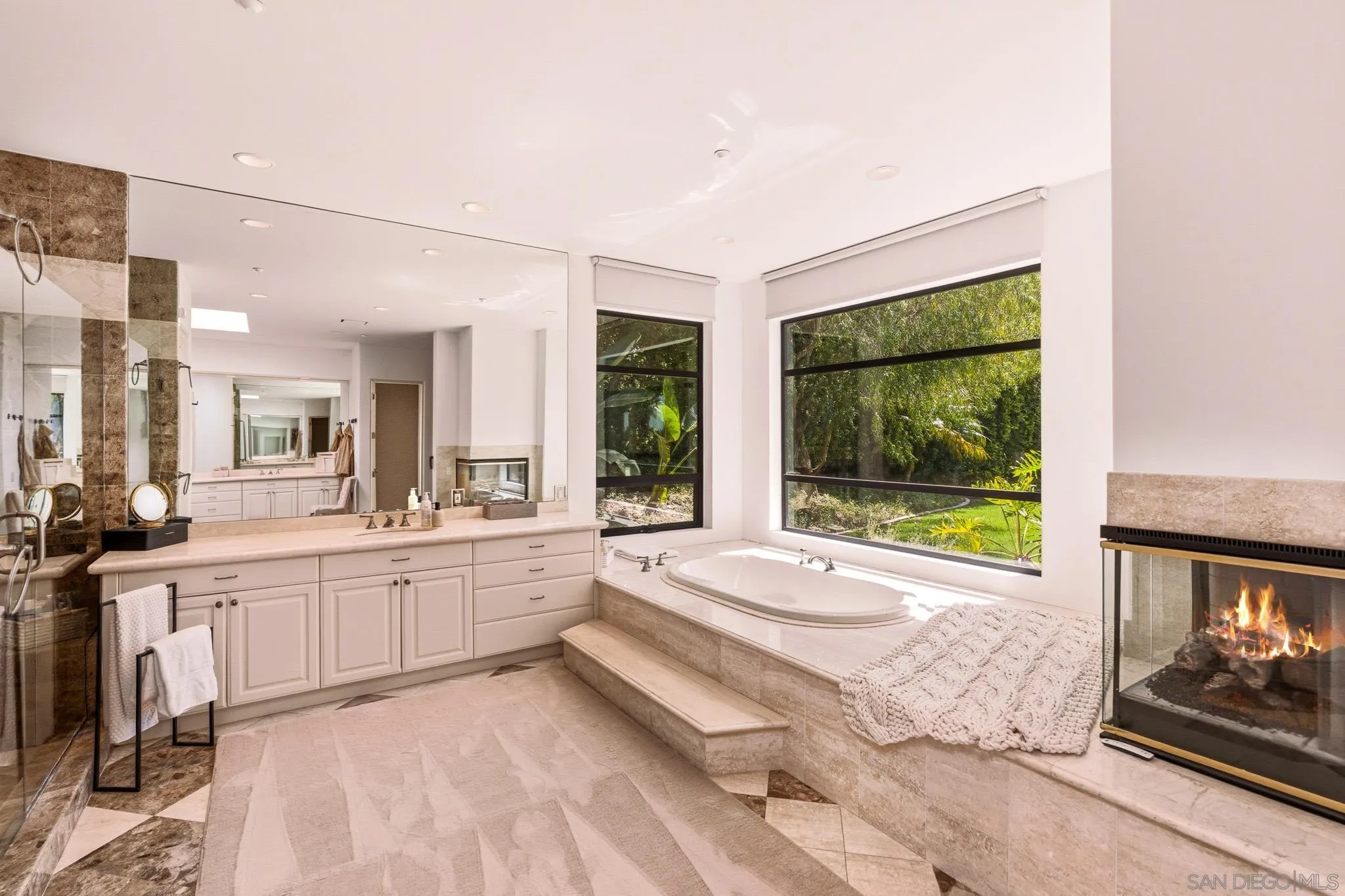 https://cdn.realtyfeed.com/cdn/127/260017341/720de32a31f9c48d583e9aebd1149d04.webp