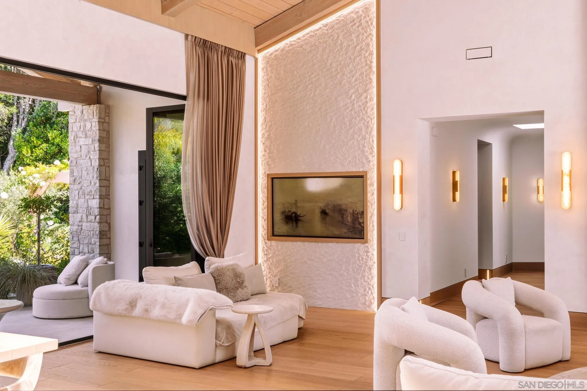 https://cdn.realtyfeed.com/cdn/127/260017341/8811ac0b0d3d94c187bac89bb7823d7f.webp