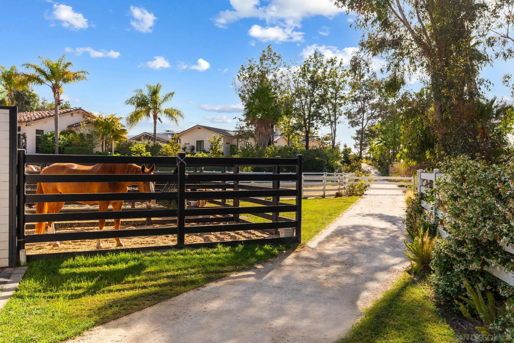 https://cdn.realtyfeed.com/cdn/127/260017341/8c71b9238d1feafaae512c8a24d717aa.webp