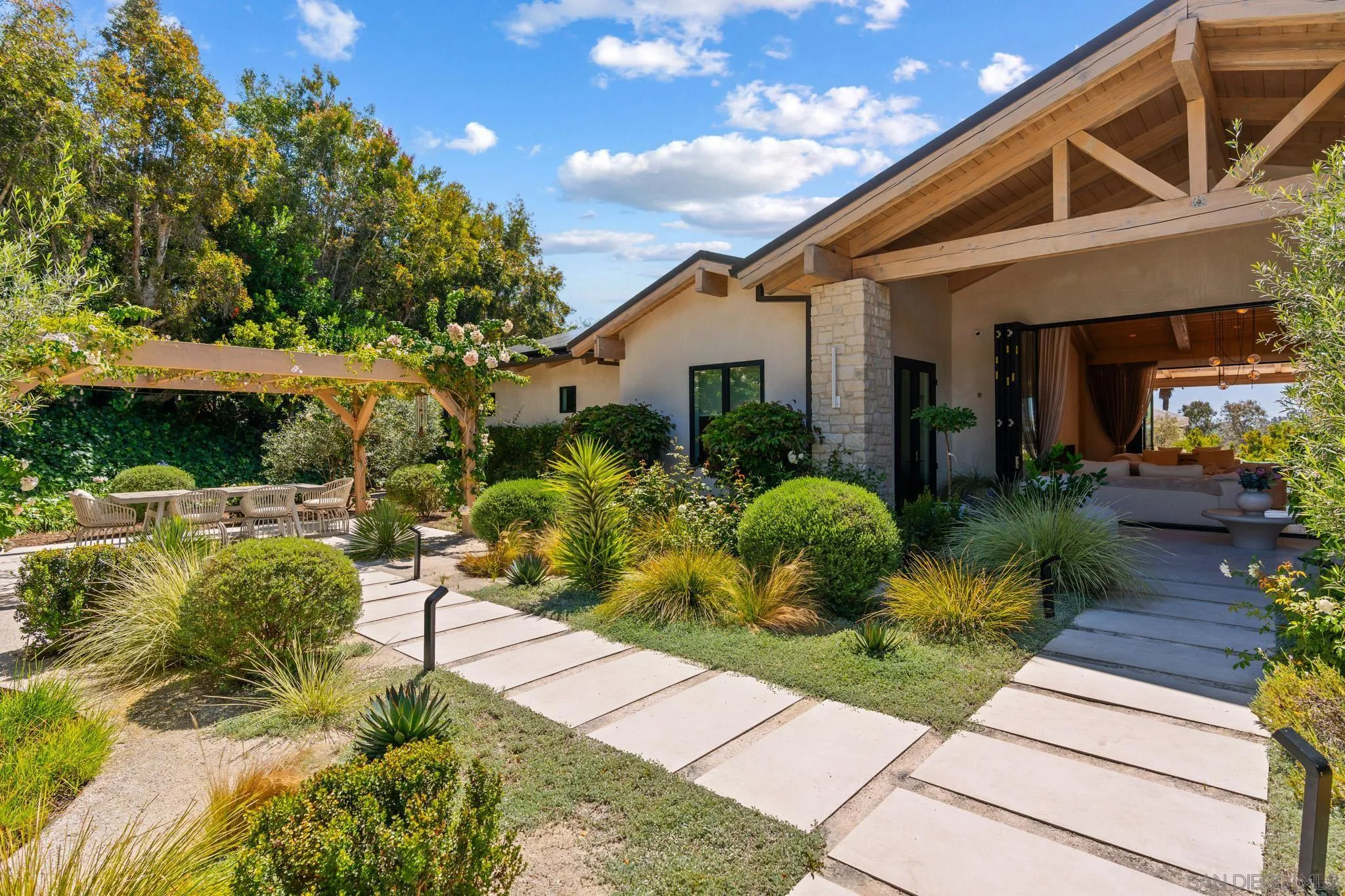 https://cdn.realtyfeed.com/cdn/127/260017341/a158a2f09db4e4748335b0f7b71ed5ab.webp