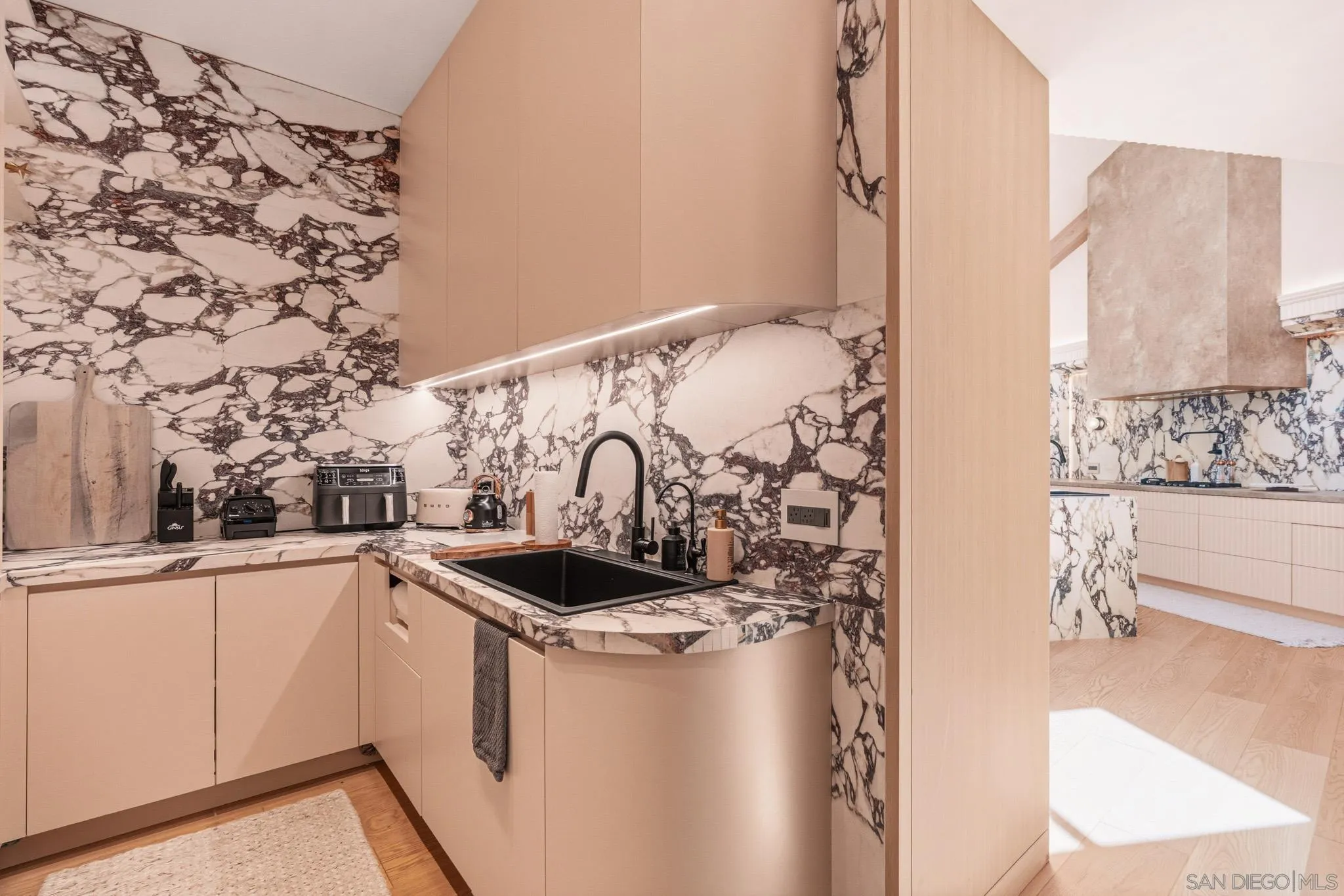 https://cdn.realtyfeed.com/cdn/127/260017341/a50a113491acf518cb5119cb114b6548.webp