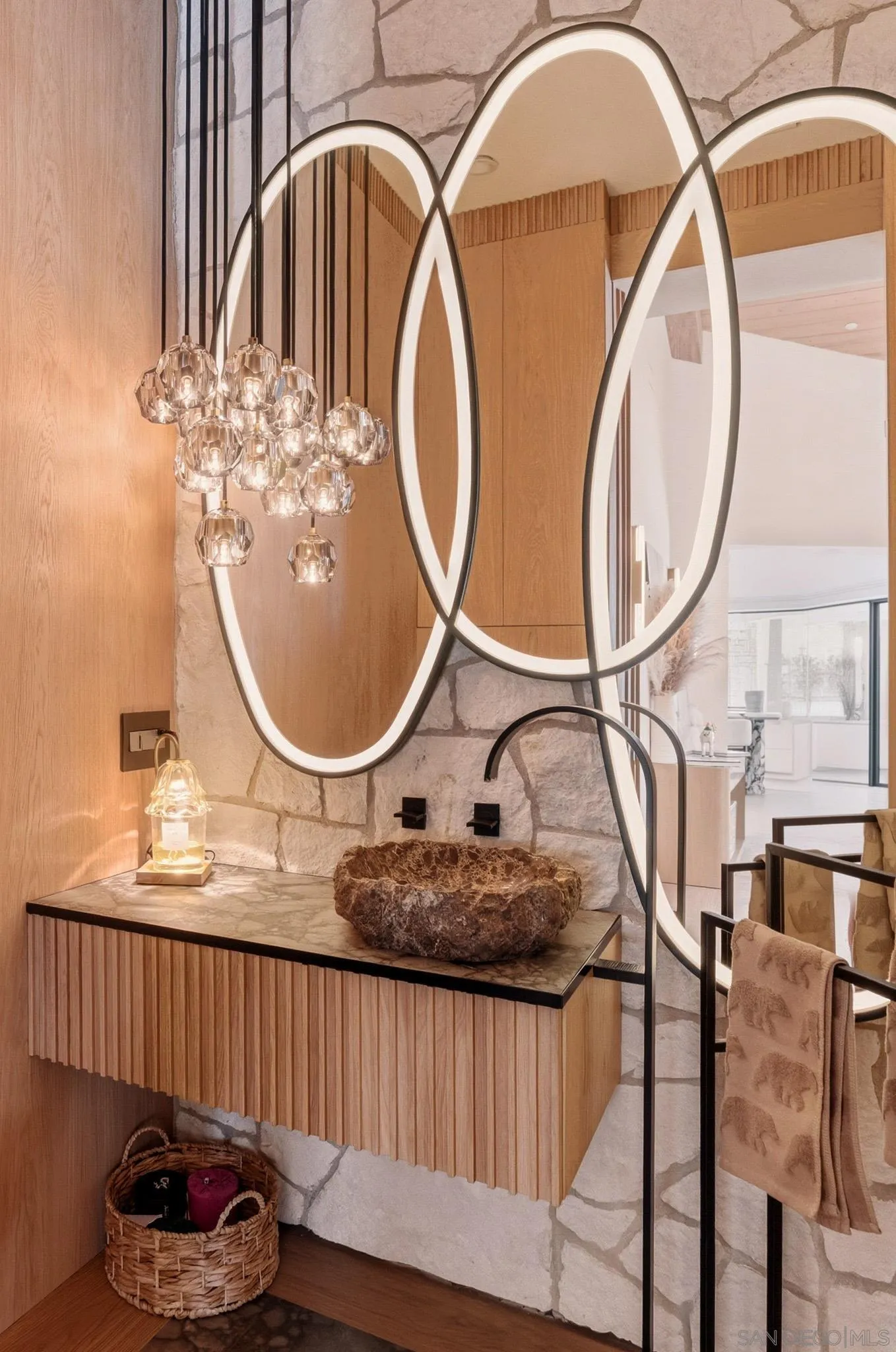 https://cdn.realtyfeed.com/cdn/127/260017341/ae24a71861462f4ba6ce0f644d3ced76.webp