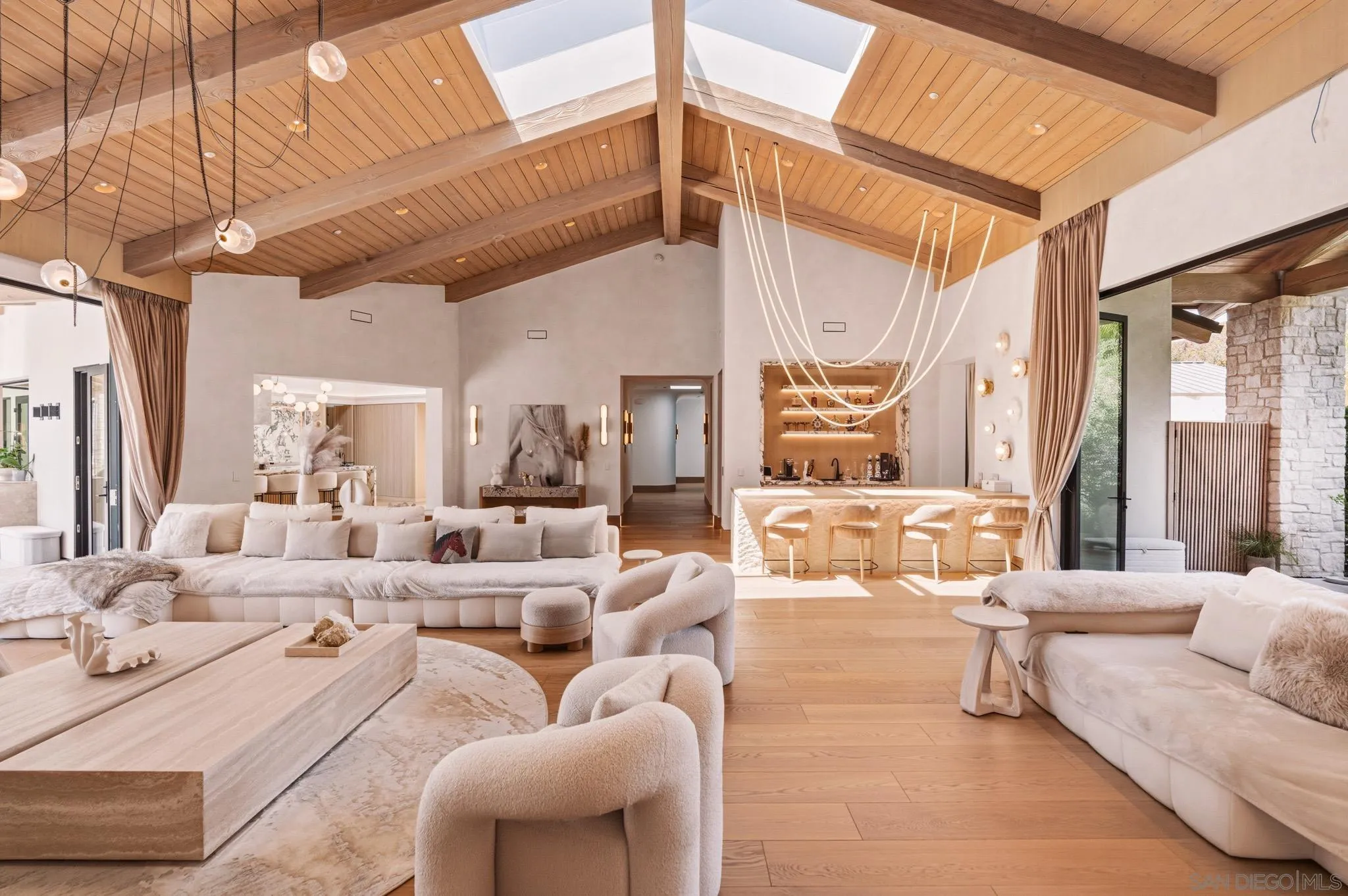 https://cdn.realtyfeed.com/cdn/127/260017341/b5f45ba611570d3d5fac5f05d0999d54.webp