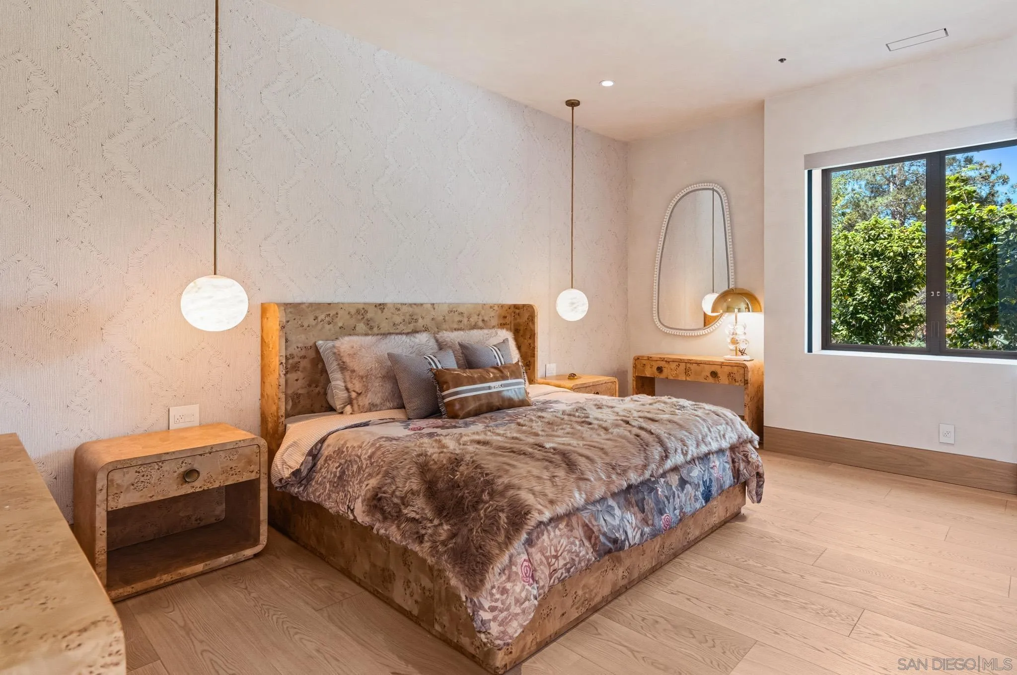 https://cdn.realtyfeed.com/cdn/127/260017341/cfd67c2bd000d1d3c992ea28f3d90eb0.webp