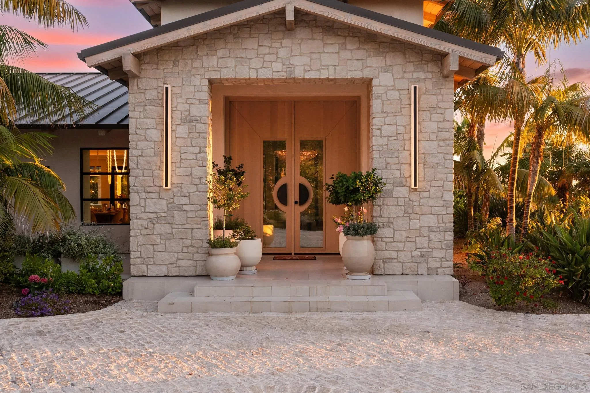 https://cdn.realtyfeed.com/cdn/127/260017341/dc22a7374d5d16b1bc1d33c675beb402.webp