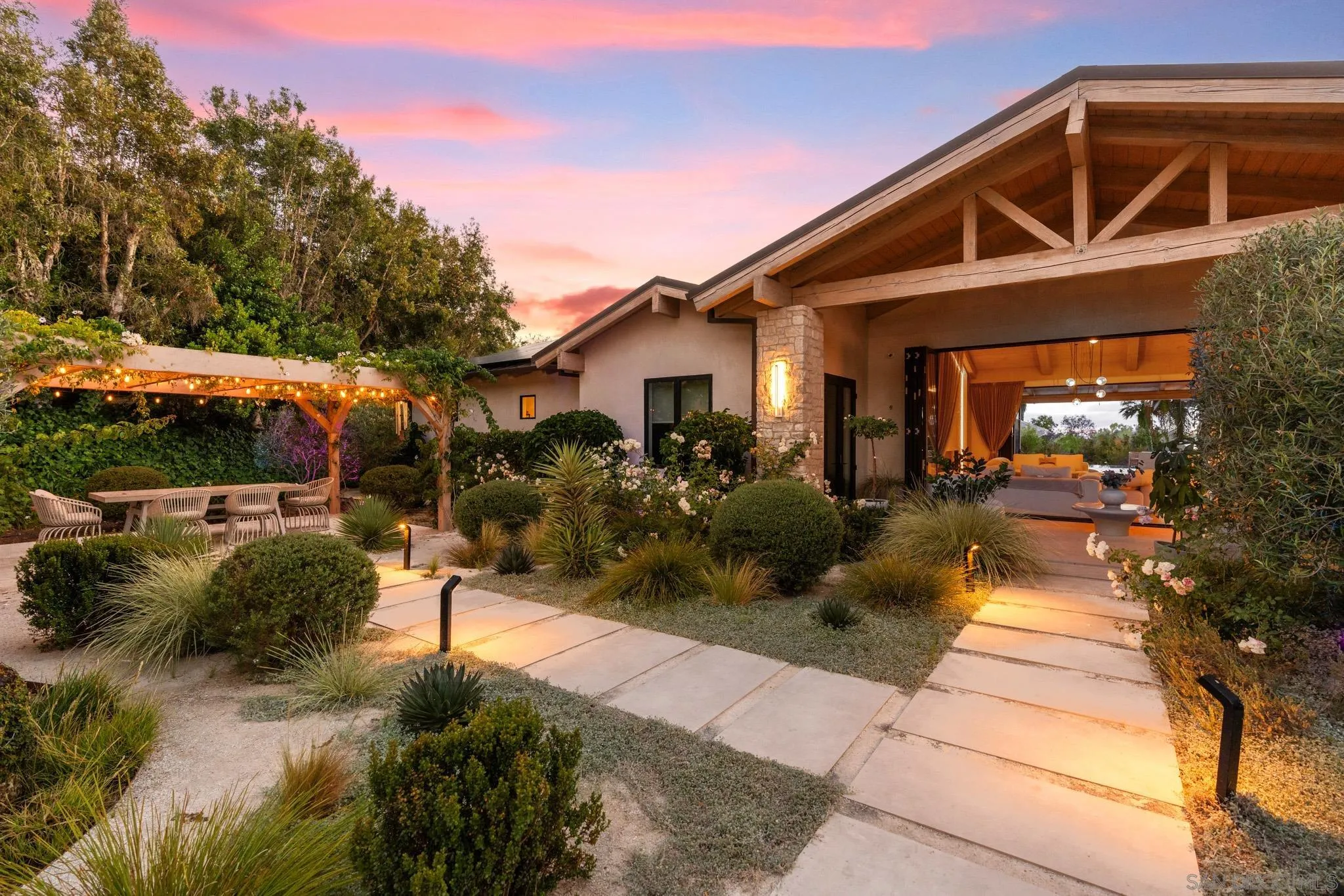 https://cdn.realtyfeed.com/cdn/127/260017341/dd42b943720ffc68044f8a9e39957ca2.webp