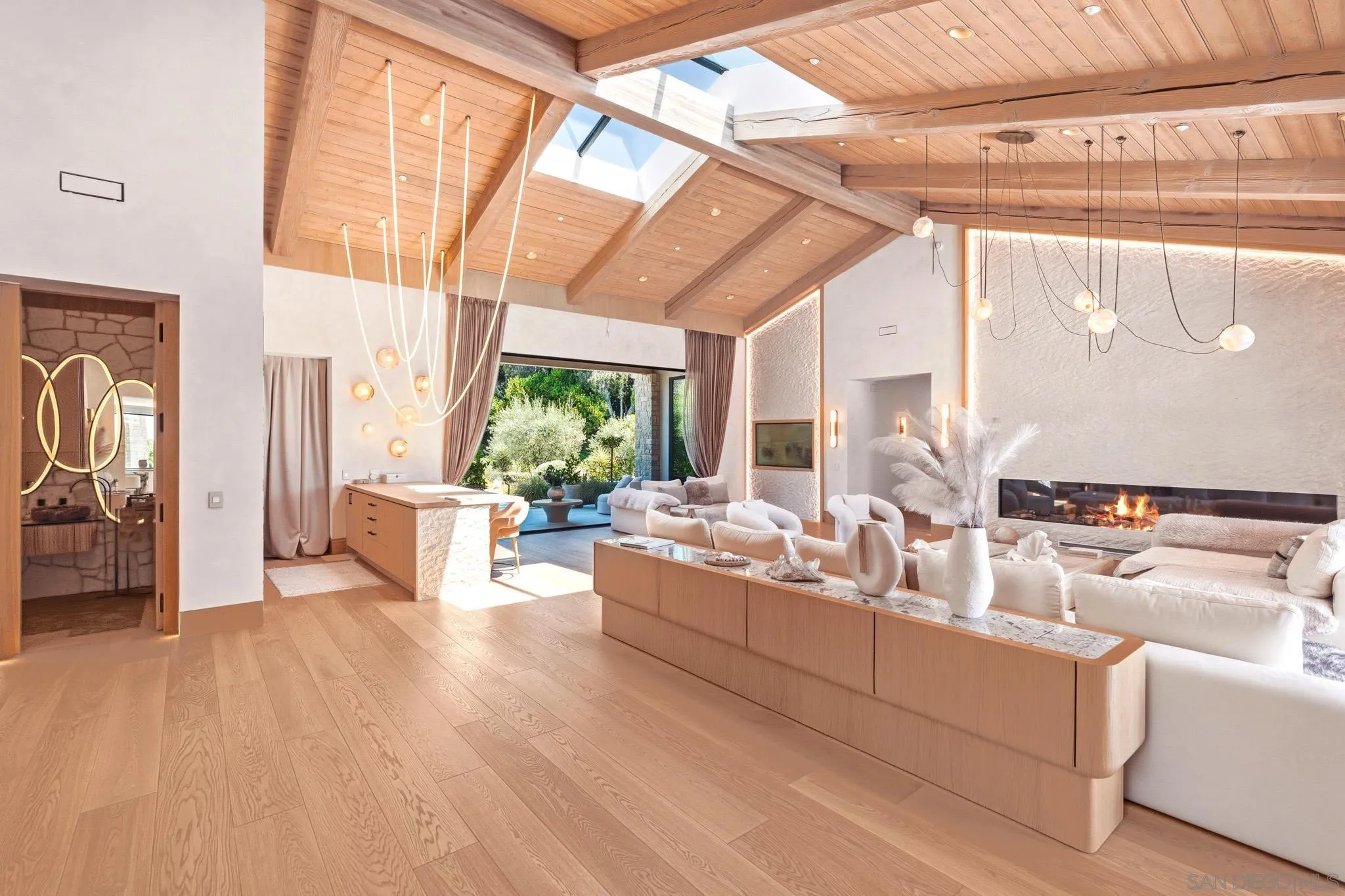 https://cdn.realtyfeed.com/cdn/127/260017341/e12cf61ecfcc3bb2f741f012e79ed81b.webp