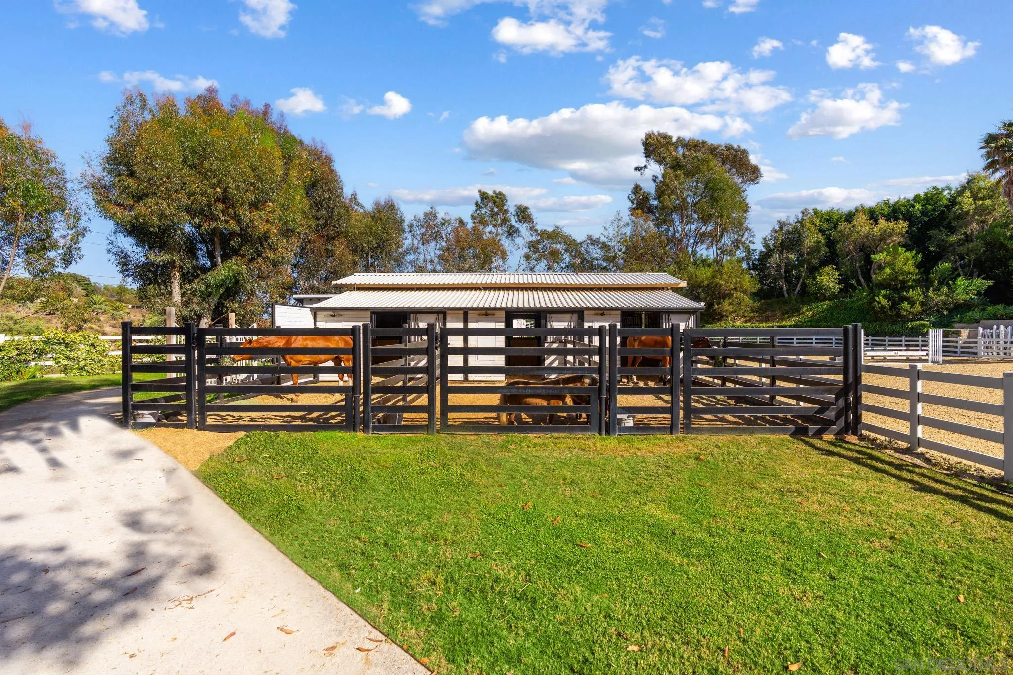 https://cdn.realtyfeed.com/cdn/127/260017341/f2fa017c23ab90c1fc17942a074d3313.webp