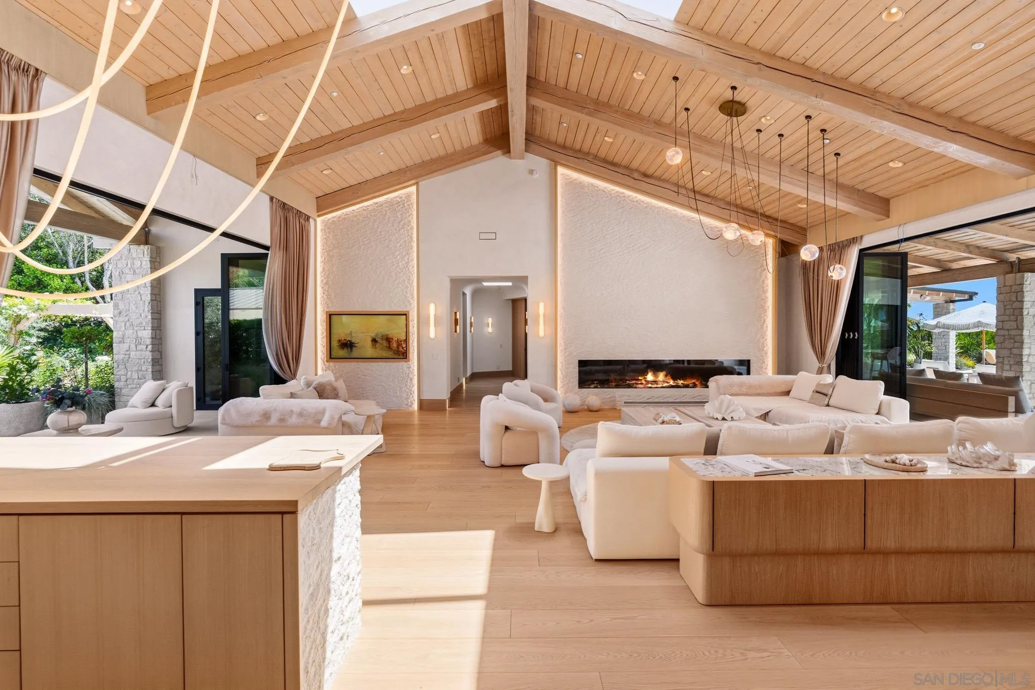 https://cdn.realtyfeed.com/cdn/127/260017341/fd3a8b0430e3c2719e99bb82ea0b098c.webp