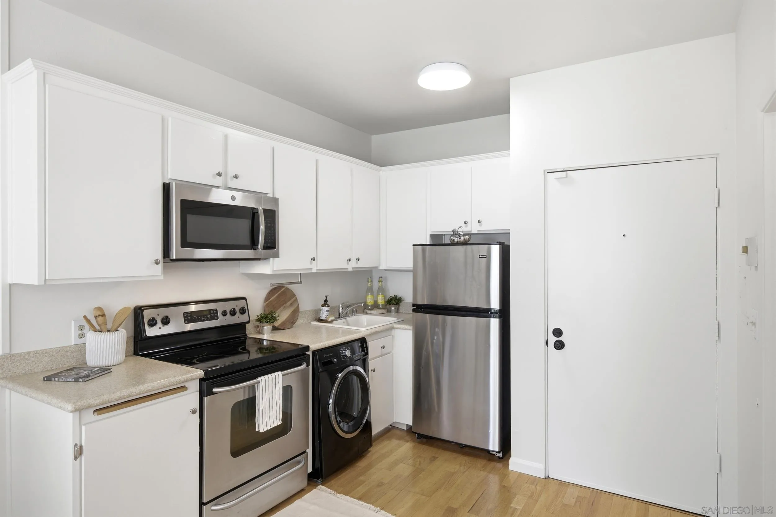 https://cdn.realtyfeed.com/cdn/127/260017345/ea997cf2c87d94482db224aa7924b9ad.webp