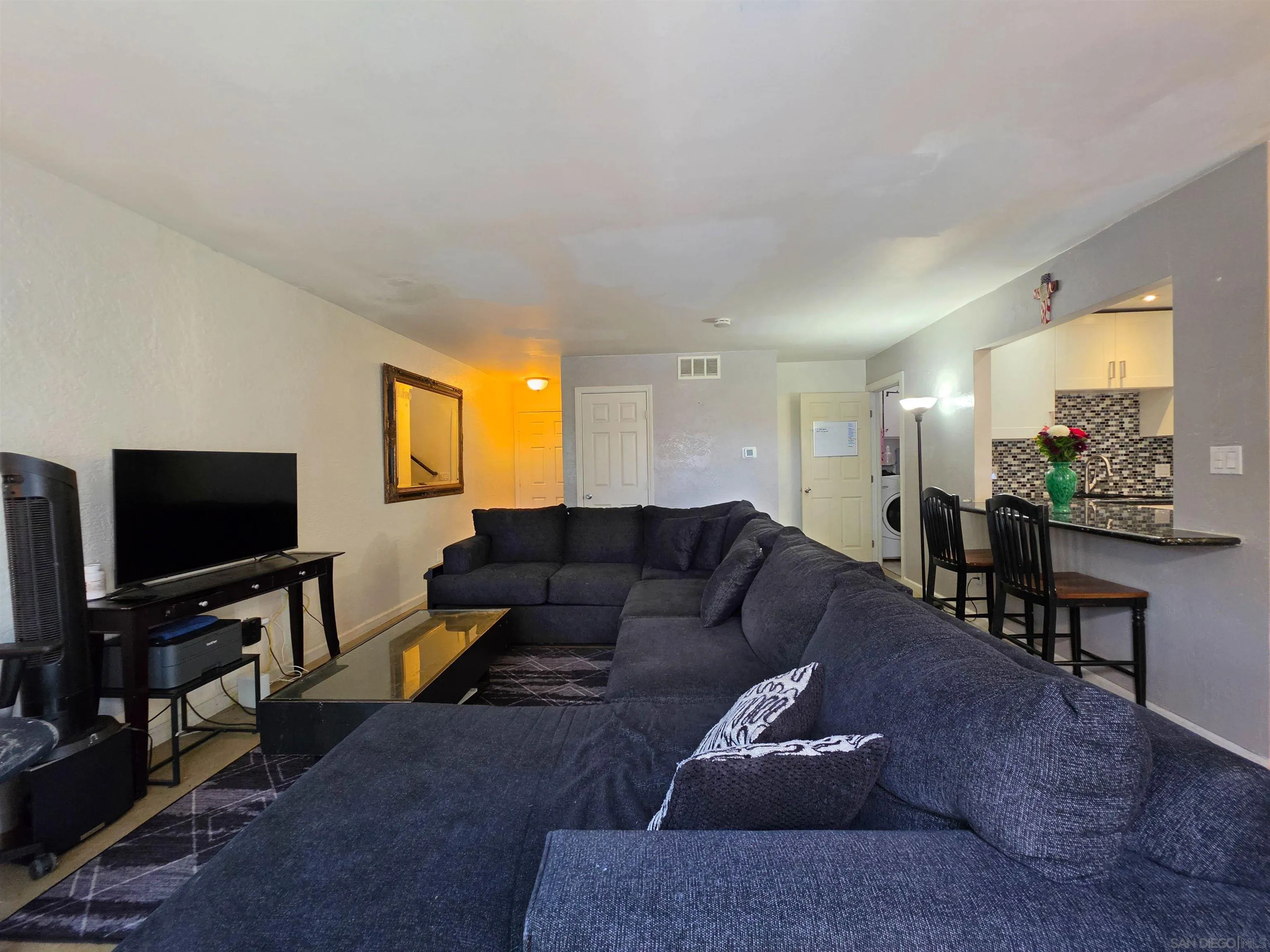 Photo #8: 260017347 Listing: Photo #8
