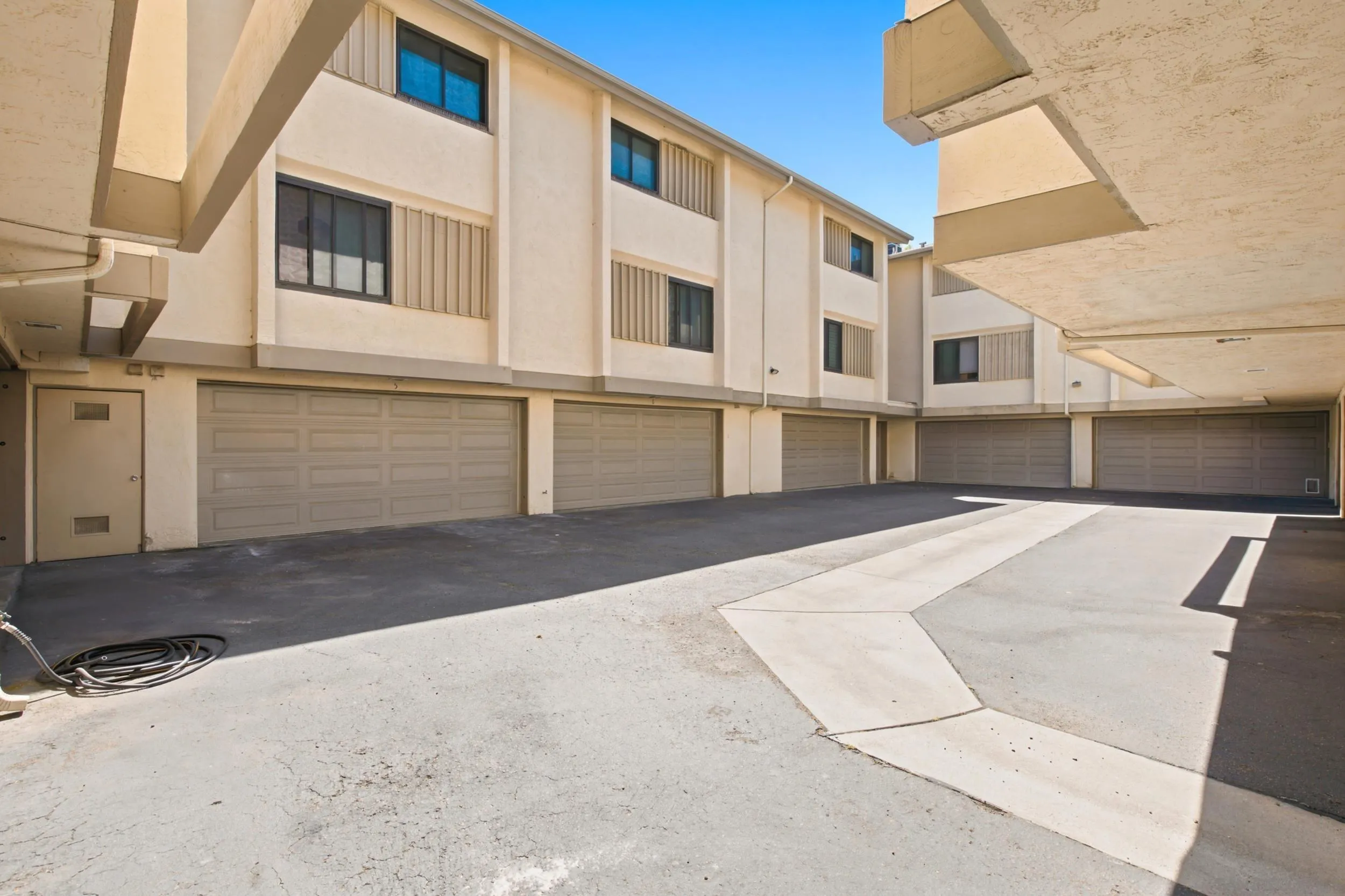 https://cdn.realtyfeed.com/cdn/127/260017353/0655cf42239e6da43a63e8977e9e46af.webp
