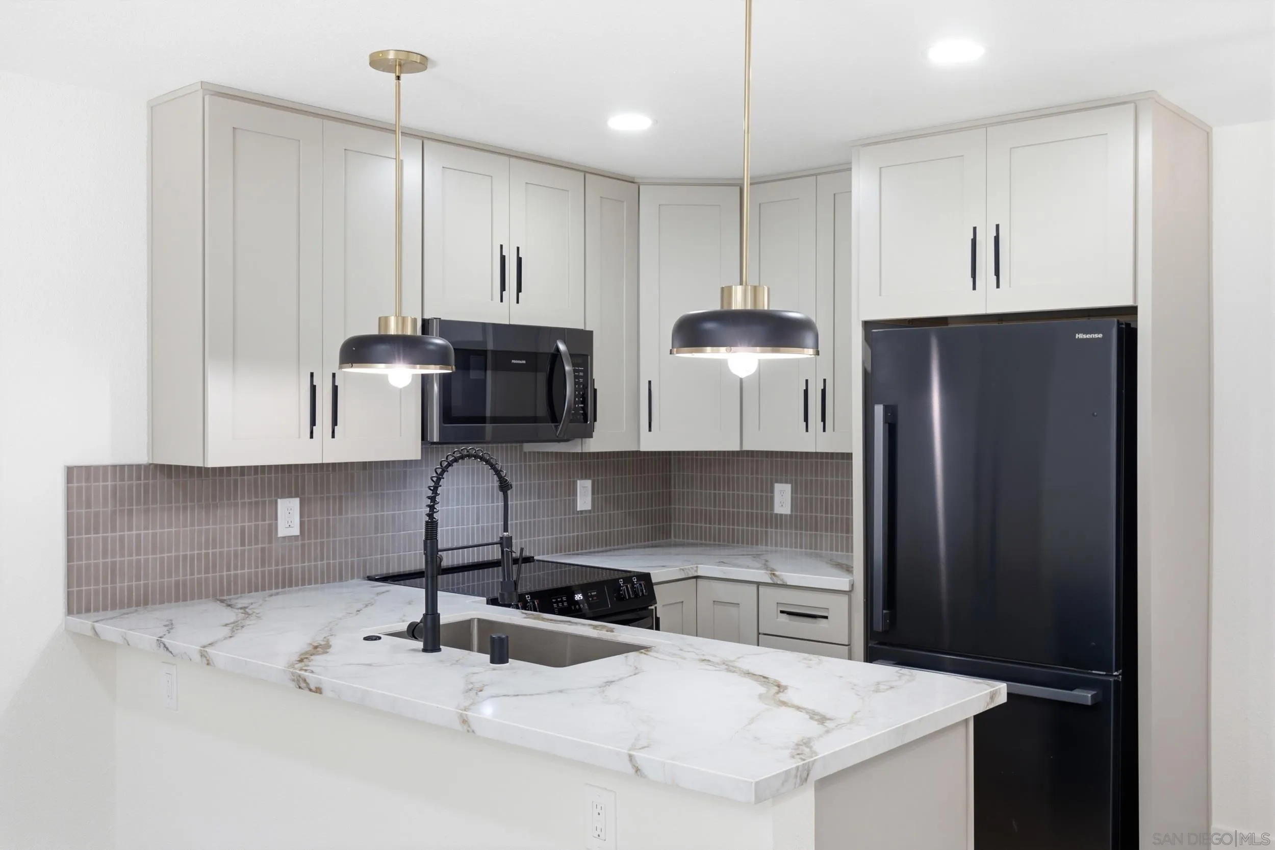 https://cdn.realtyfeed.com/cdn/127/260017353/1e69ed782a72ebd2b093ed2429bf7697.webp