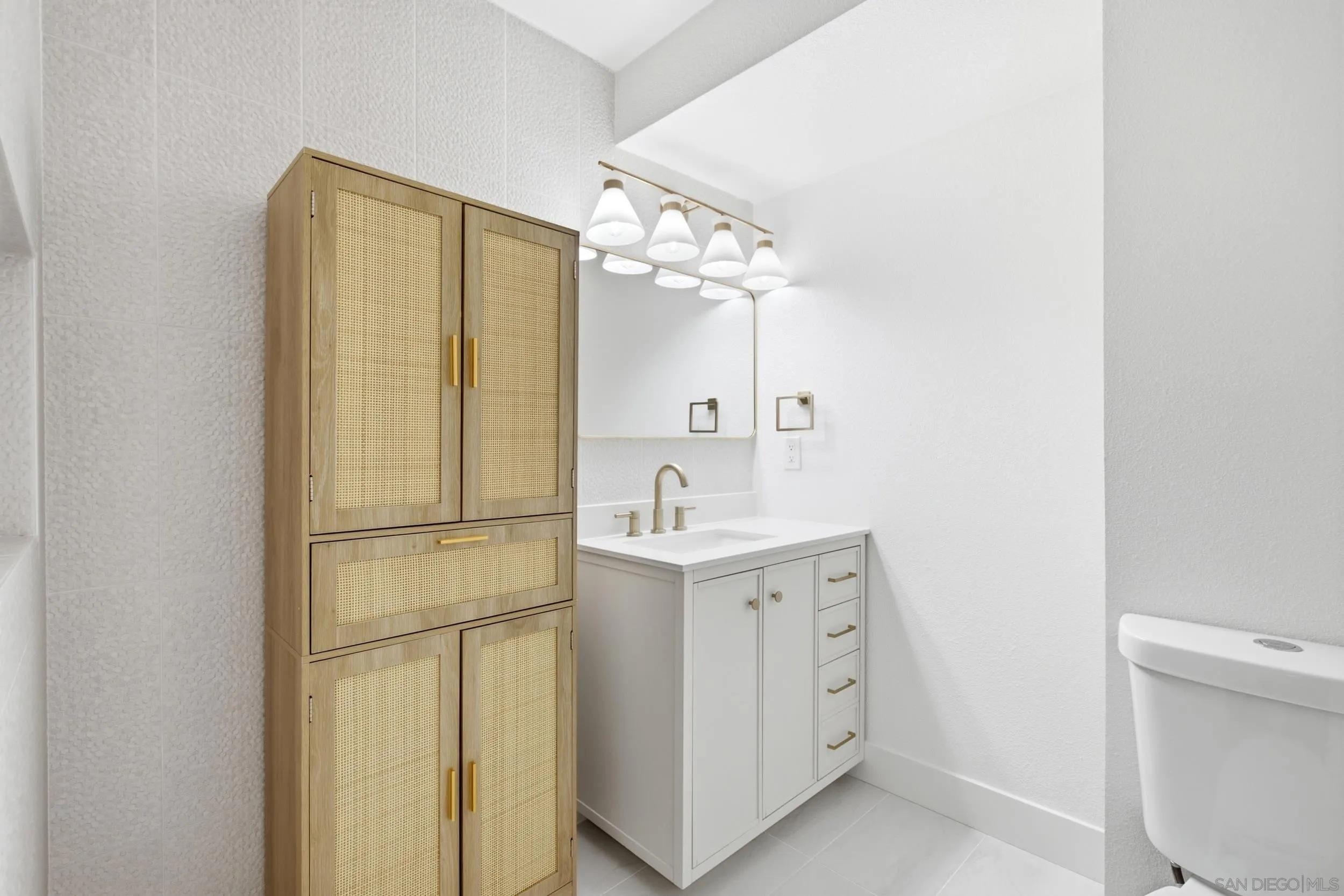 https://cdn.realtyfeed.com/cdn/127/260017353/1ff4170d49dc712e350f2f3e9c339278.webp